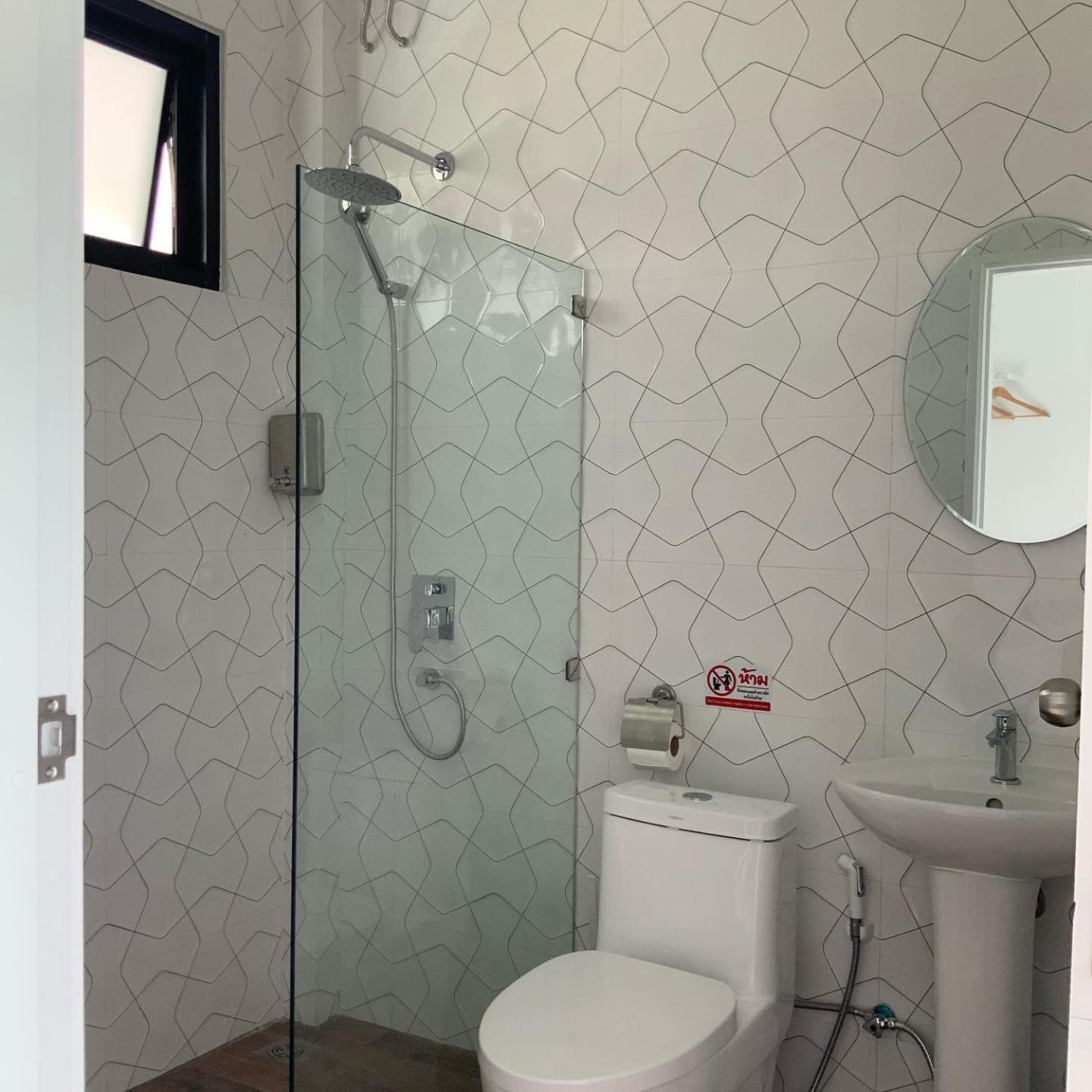 Deluxe Queen Room - Photo 12