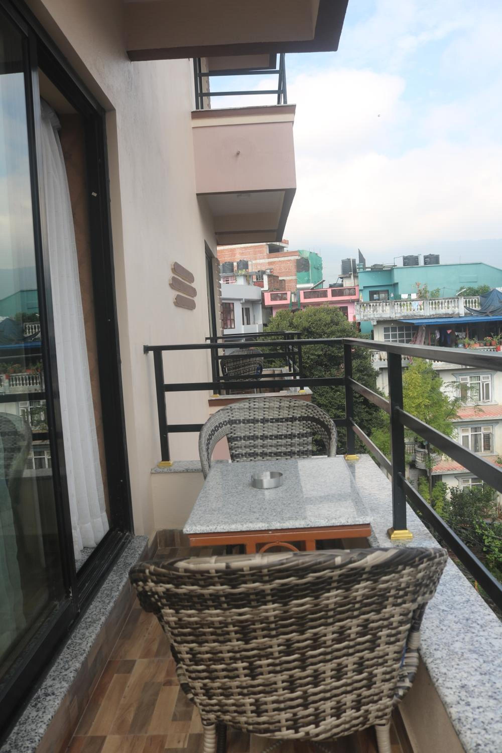 Deluxe Double Room - Photo 11