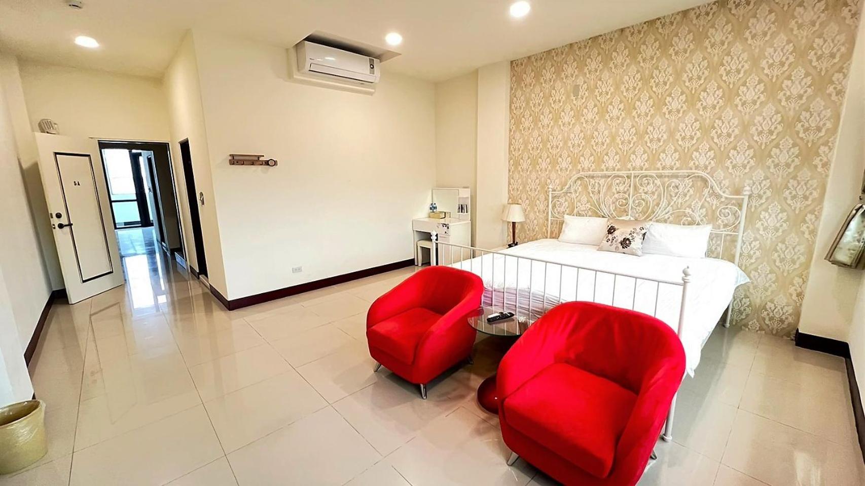 Queen Room photo 3