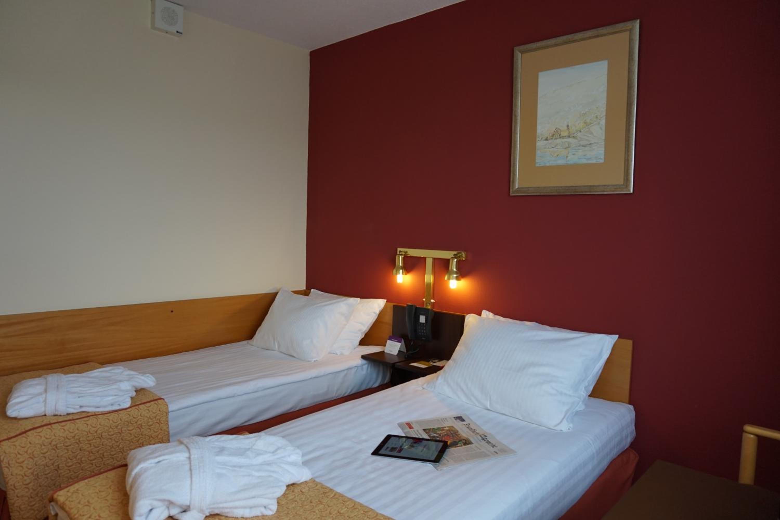 Standard Twin Room - Photo 6