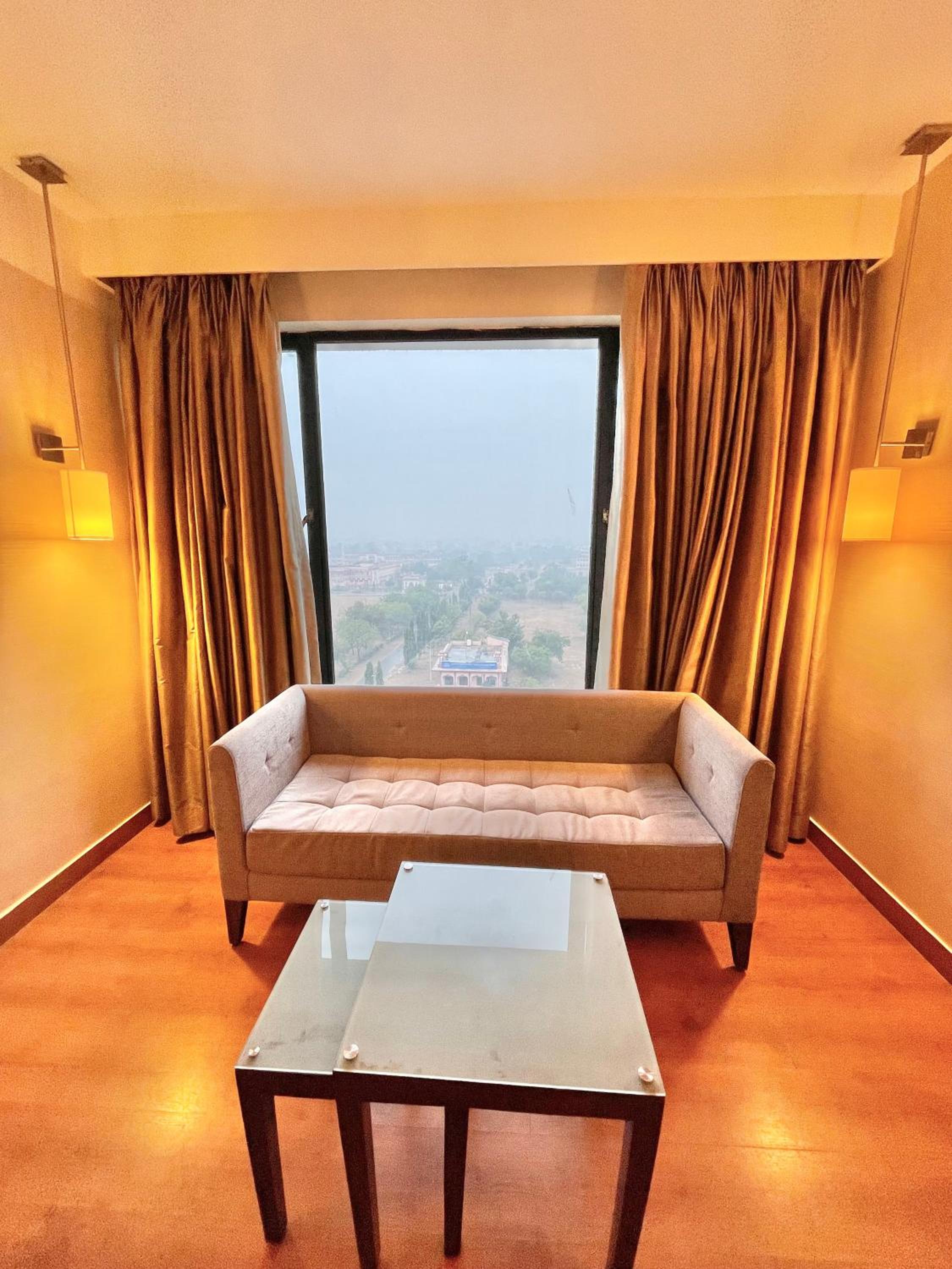 2 Queen Beds, Club Room City View, Non-Smoking - Photo 3
