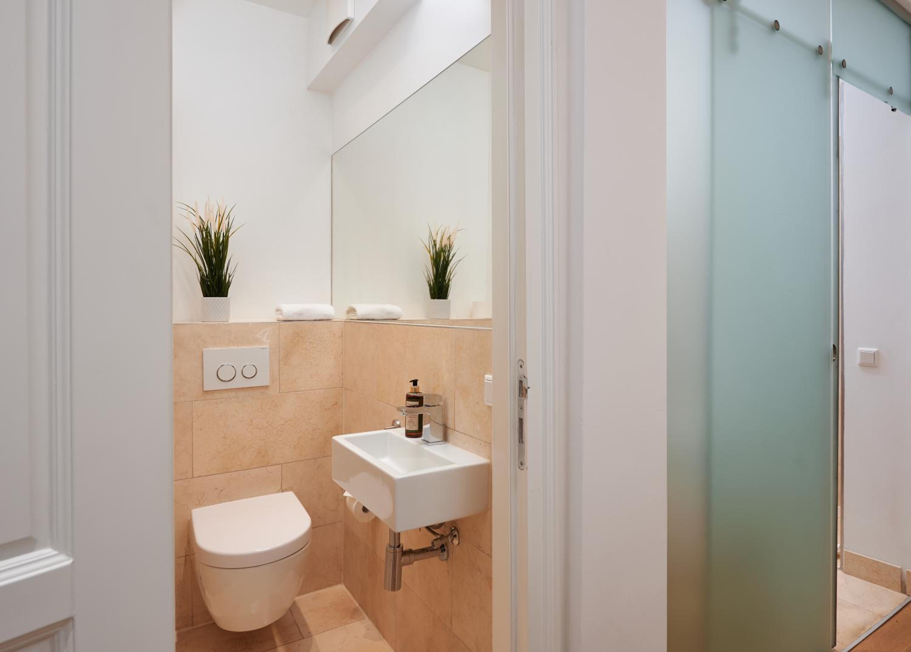 One-Bedroom Apartment - Photo 15
