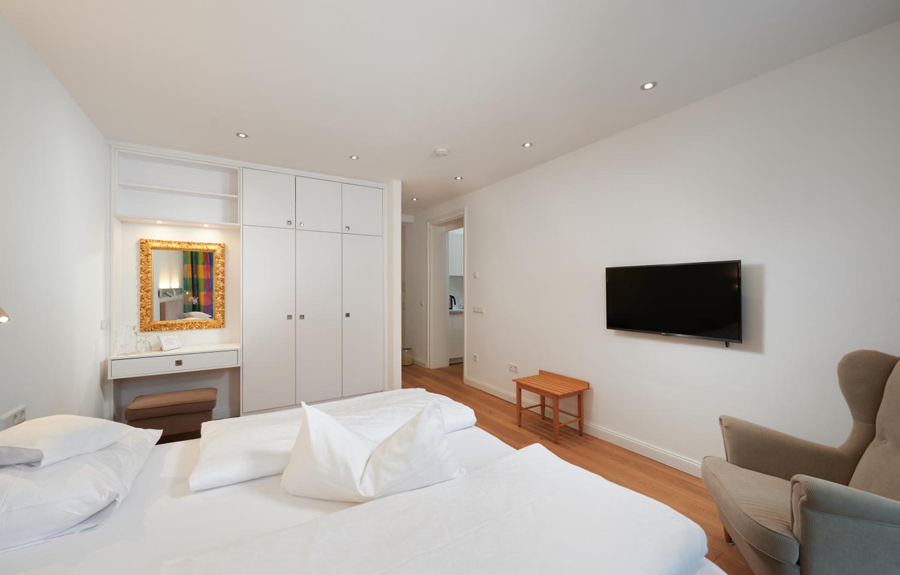 One-Bedroom Apartment - Photo 1