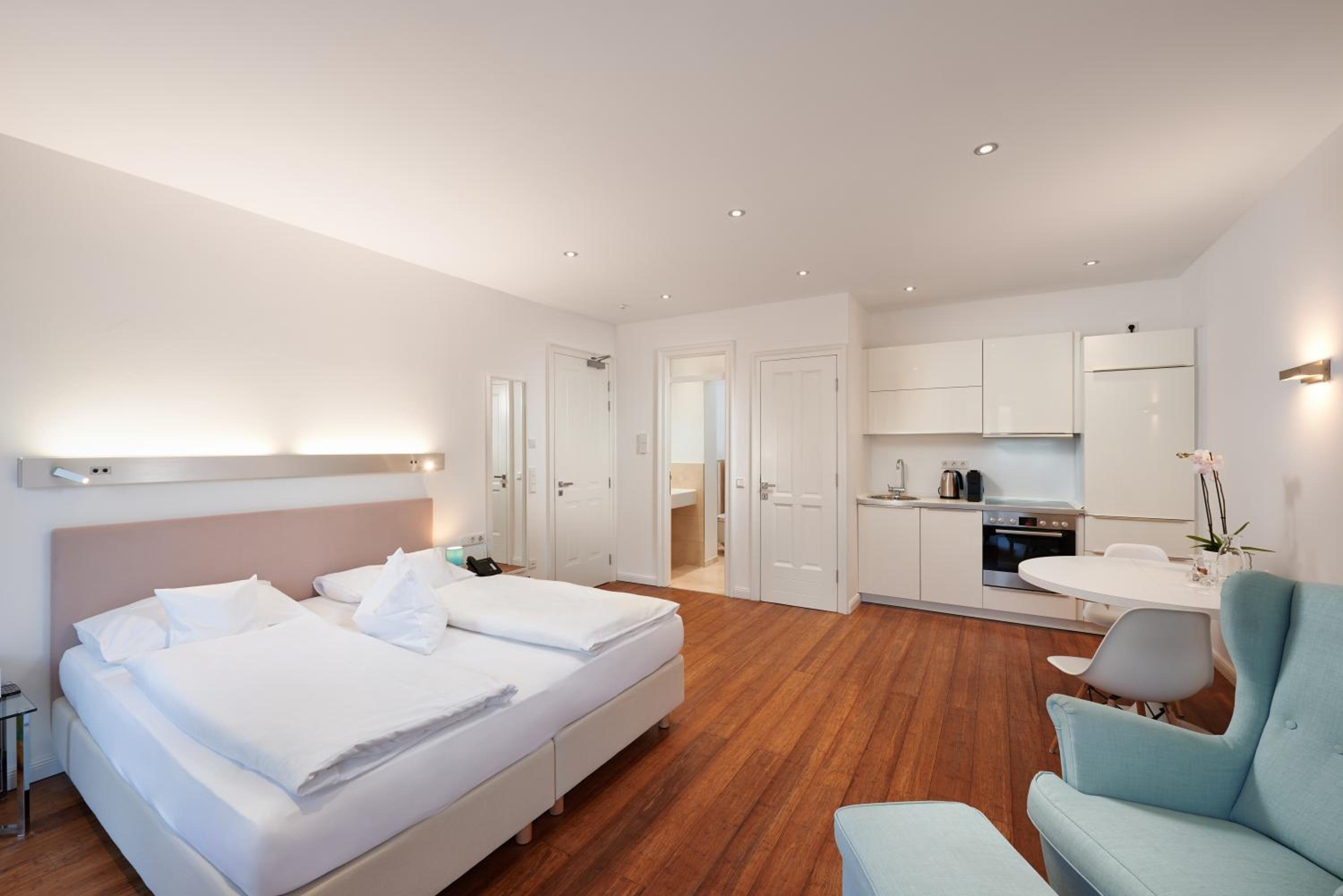 One-Bedroom Apartment - Photo 5