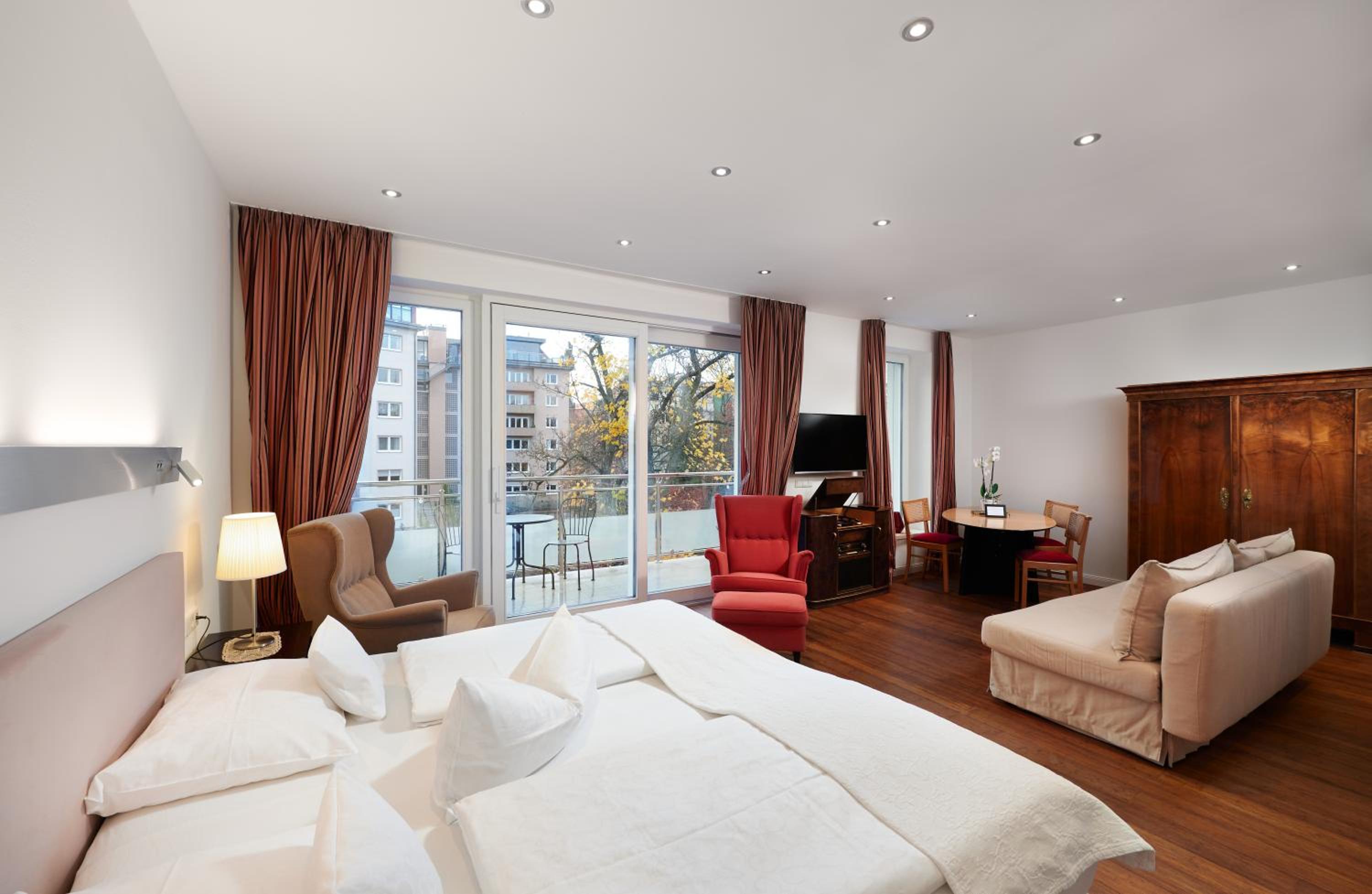 One-Bedroom Apartment - Photo 6