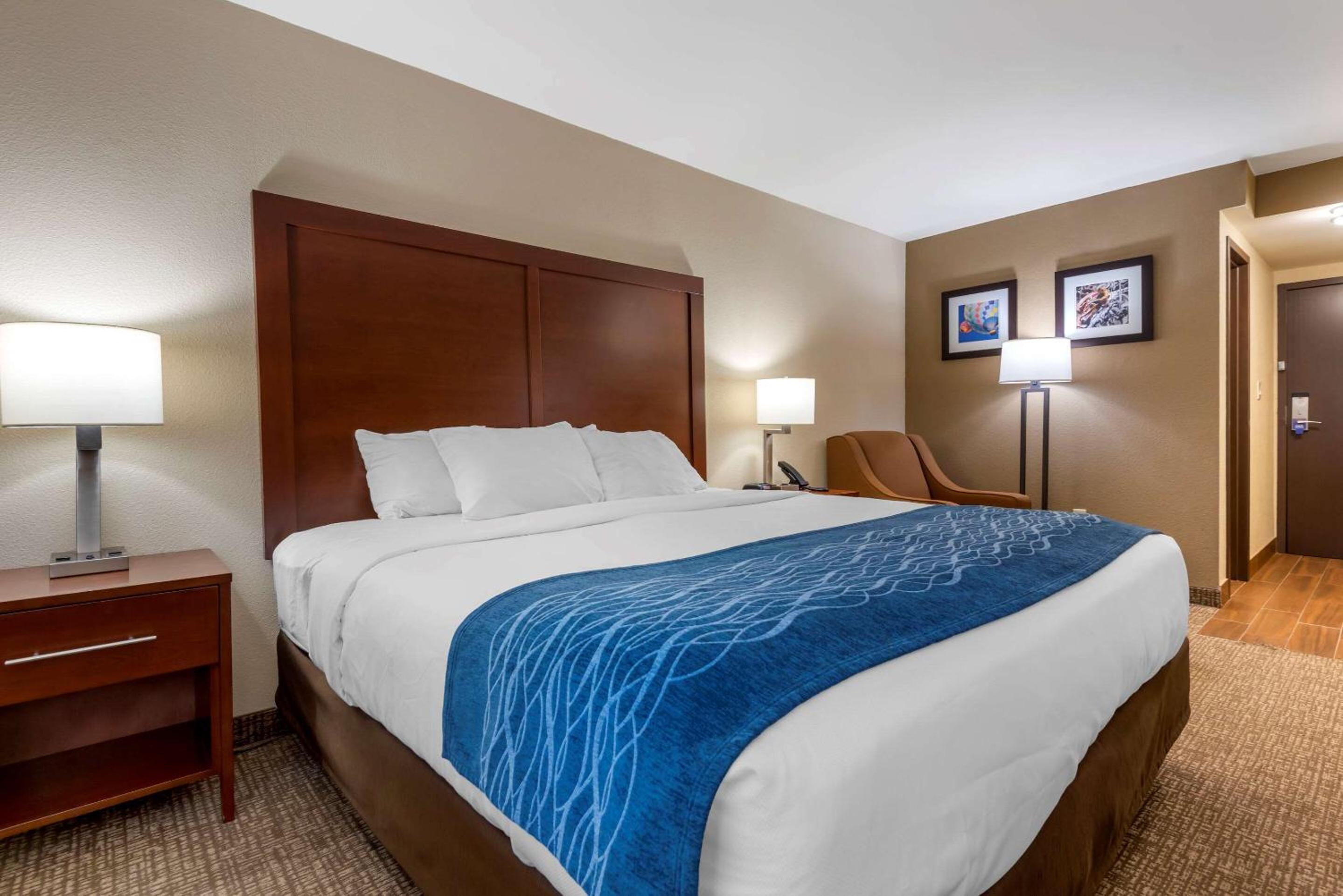 King Room - Non-Smoking - Photo 1