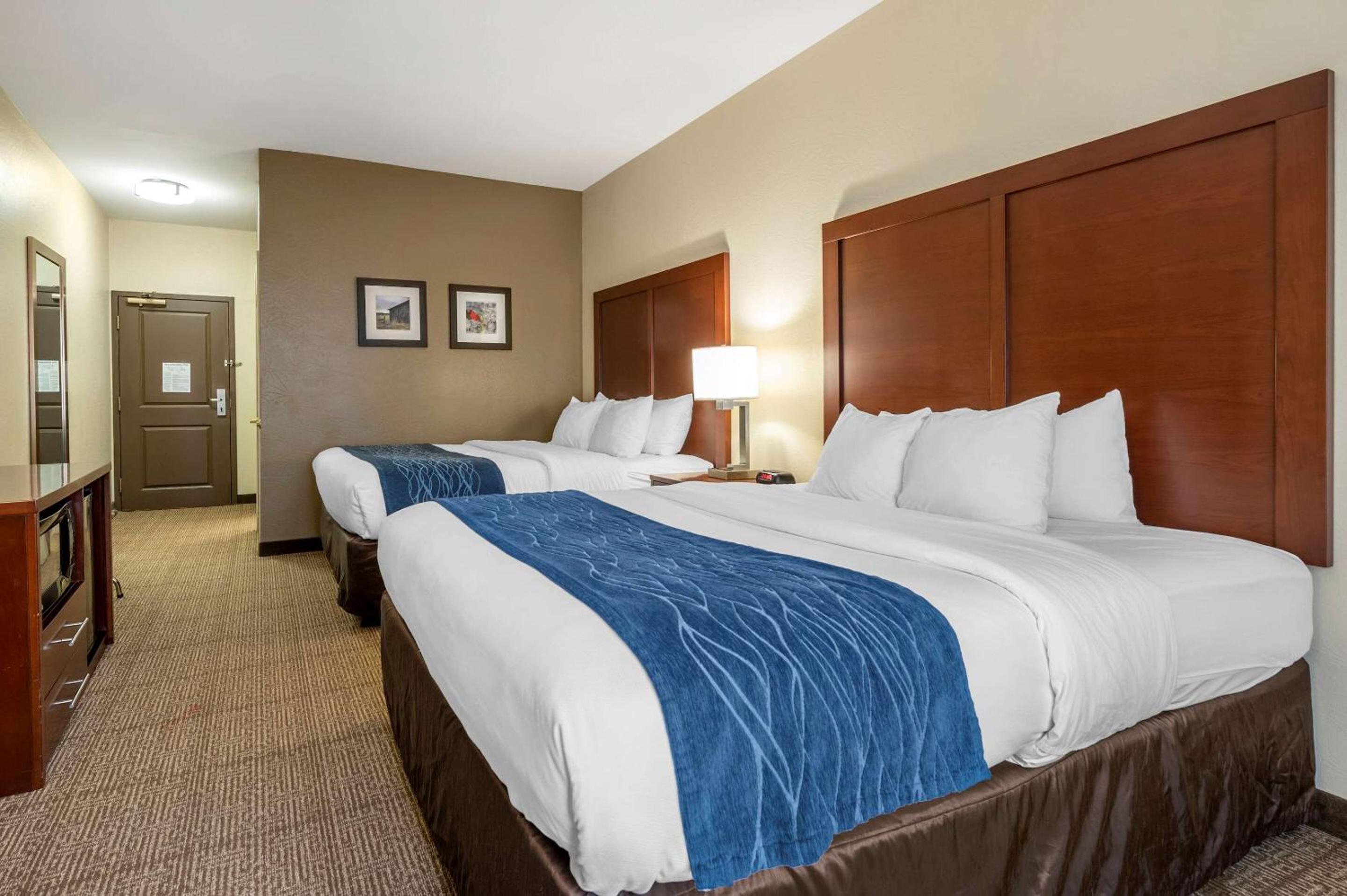 Queen Room with Two Queen Beds - Photo 1