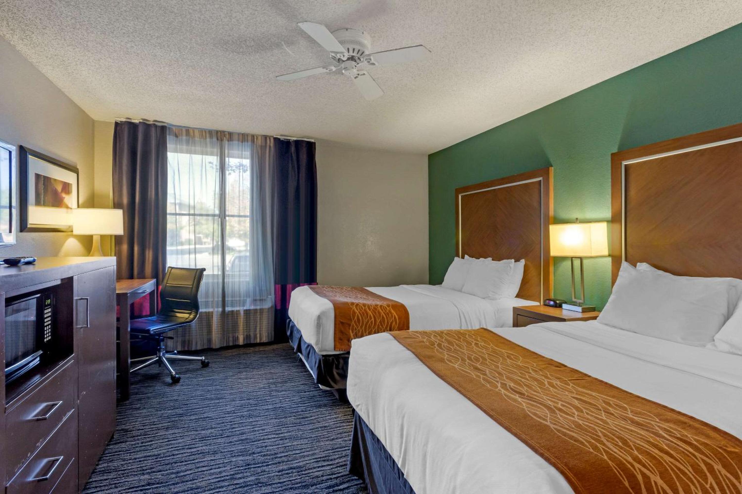 Double Room with Two Double Beds - Non-Smoking - Photo 1