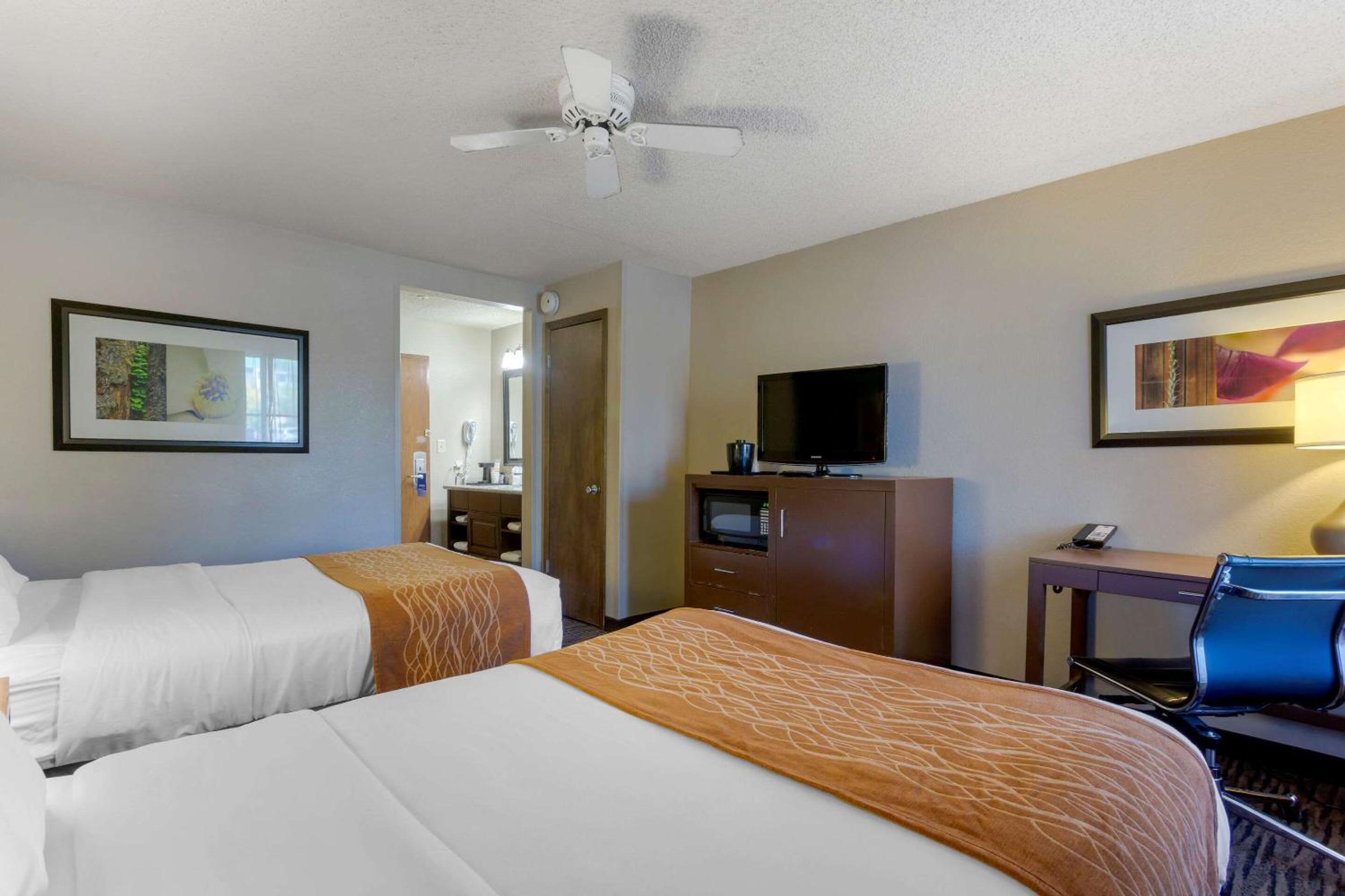 Double Room with Two Double Beds - Non-Smoking - Photo 3