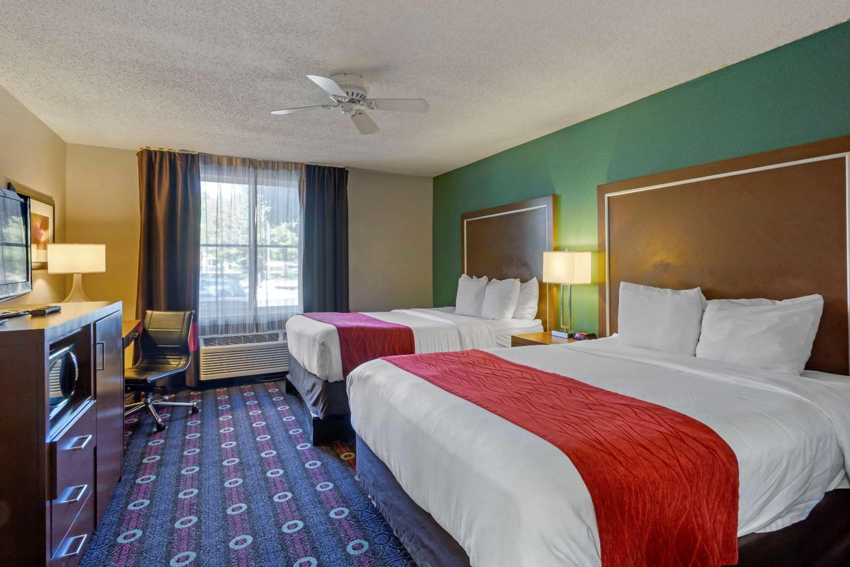 Queen Room with Two Queen Beds - Non-Smoking - Photo 1