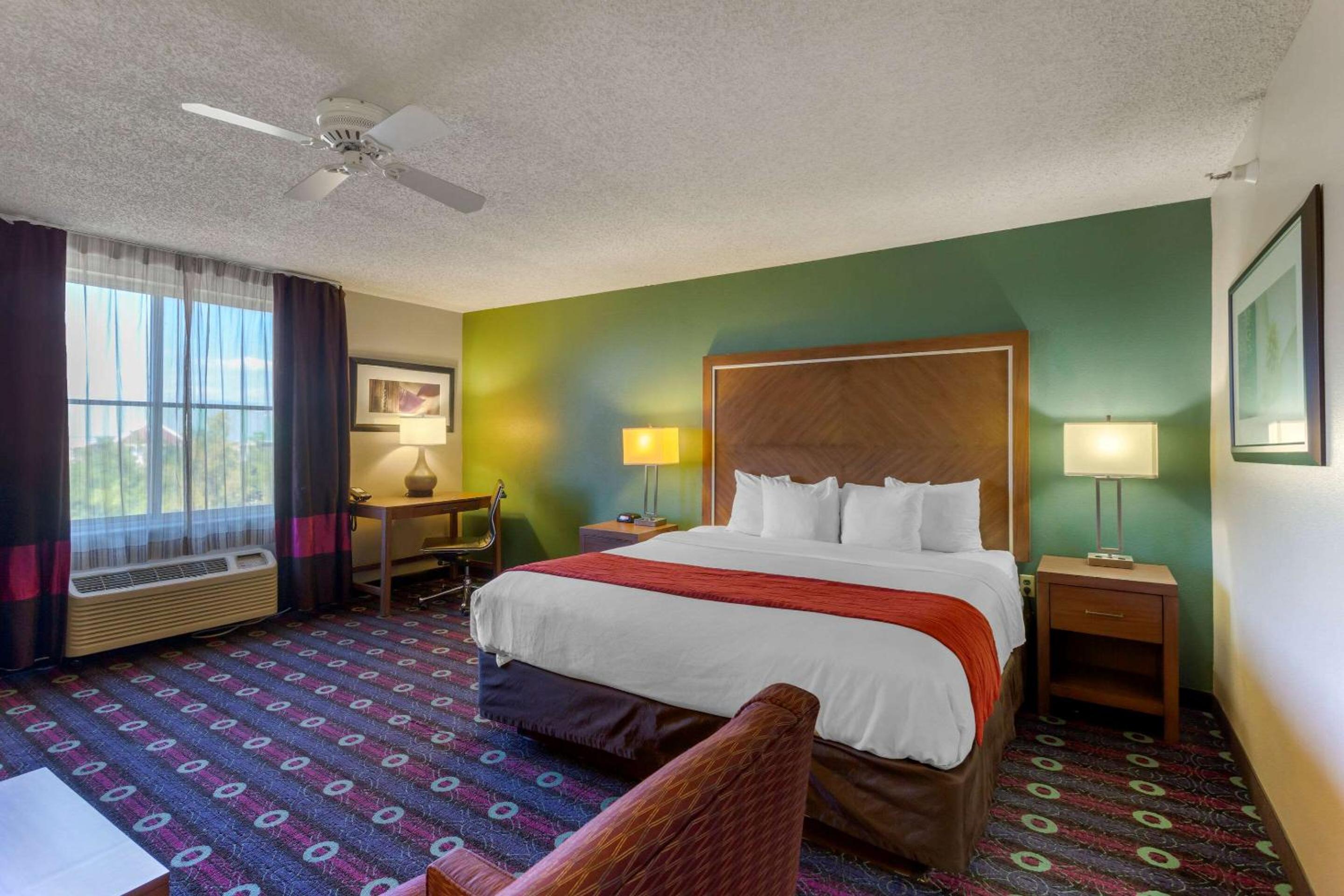 King Suite with Sofa Bed - Non-Smoking - Photo 1