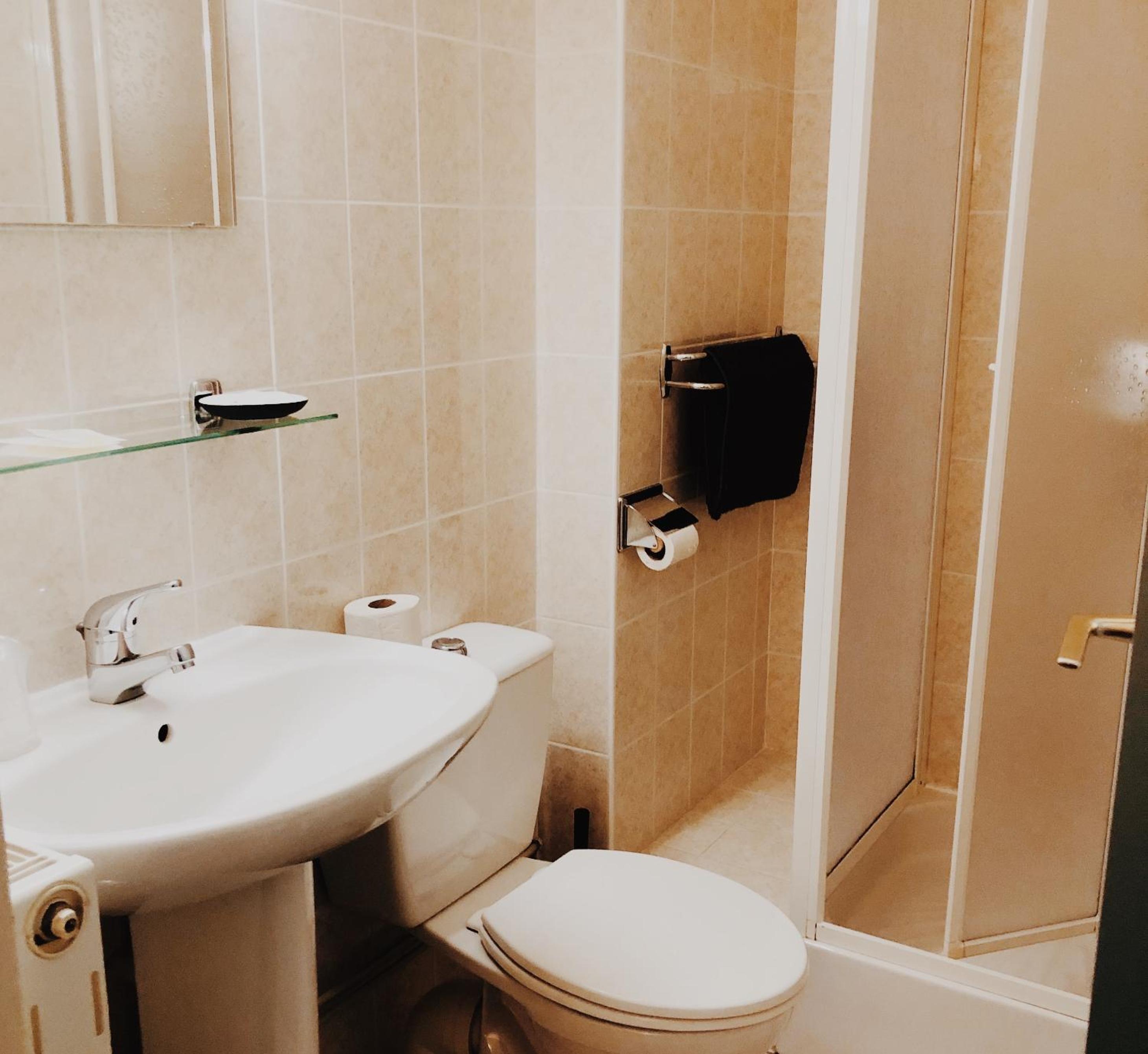Double Room - Photo 4