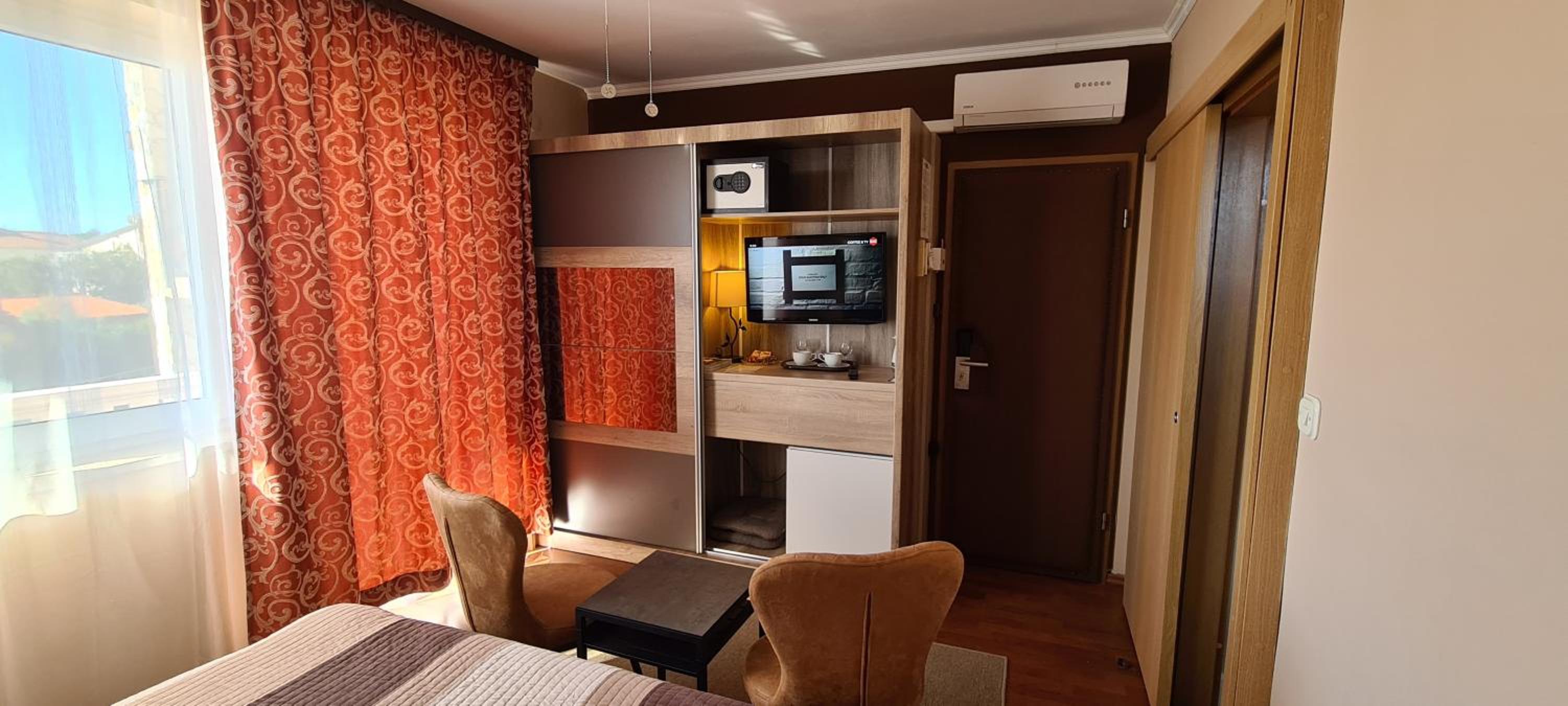 Standard King Room photo 1