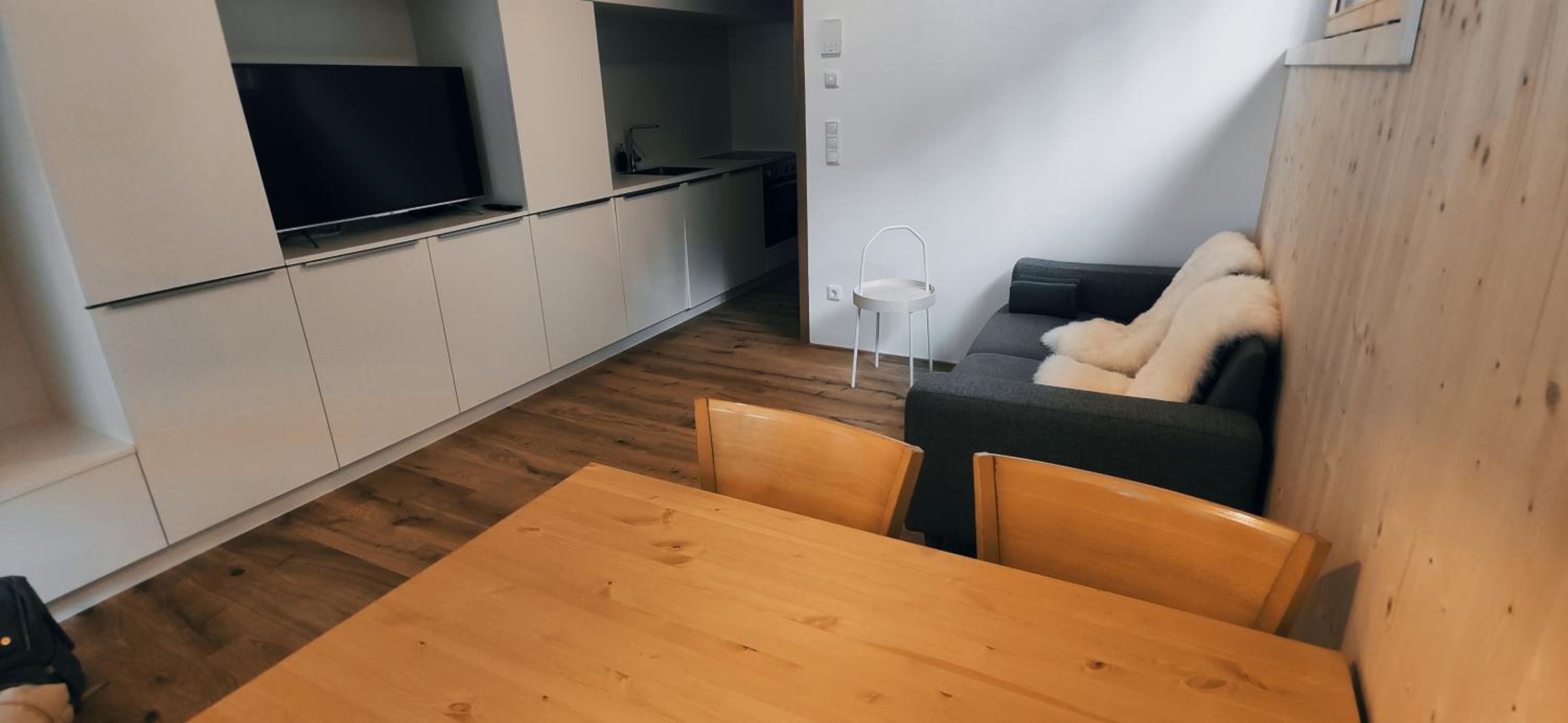 One-Bedroom Apartment photo 1