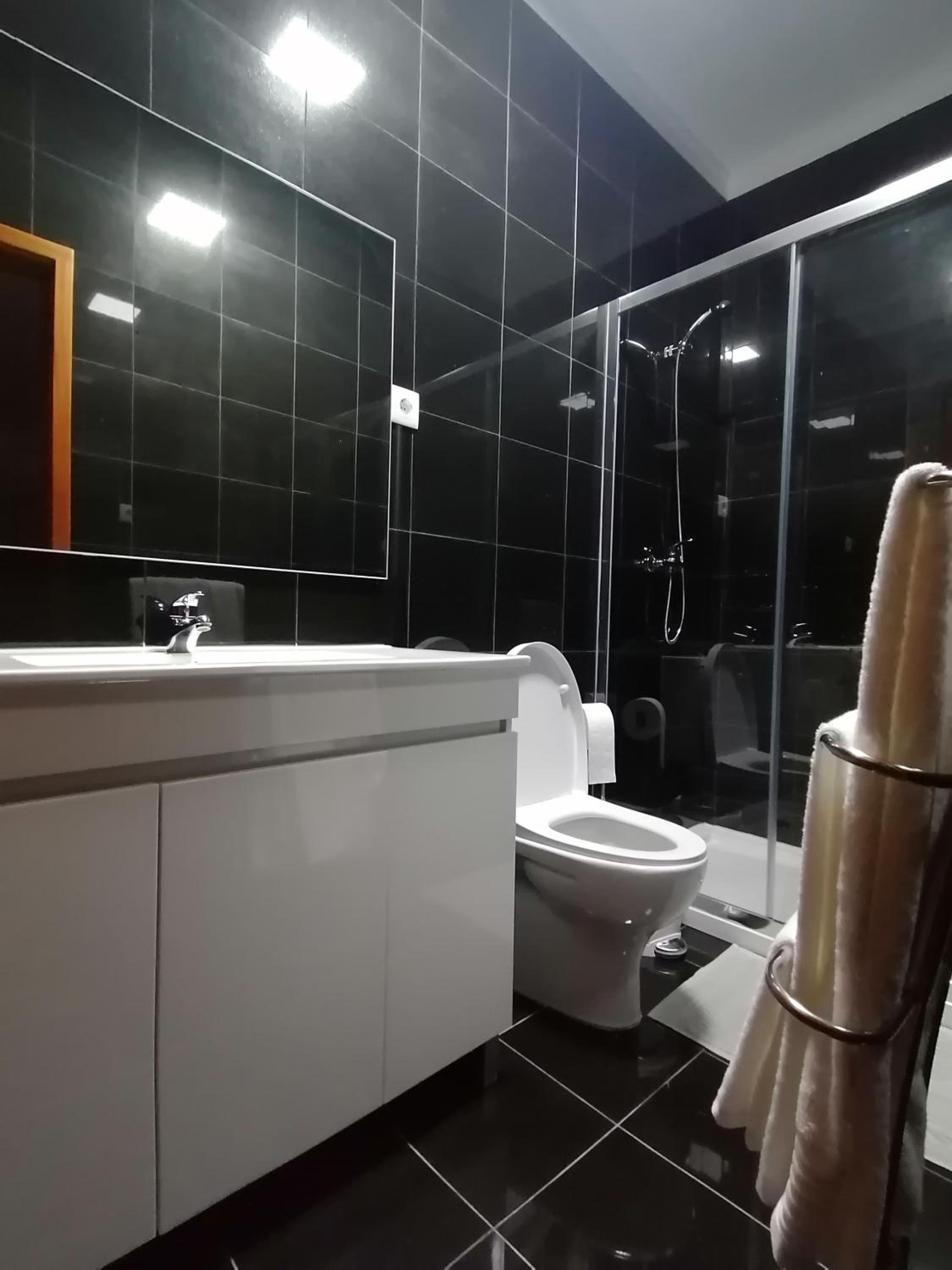Family Room with Private Bathroom - Photo 3