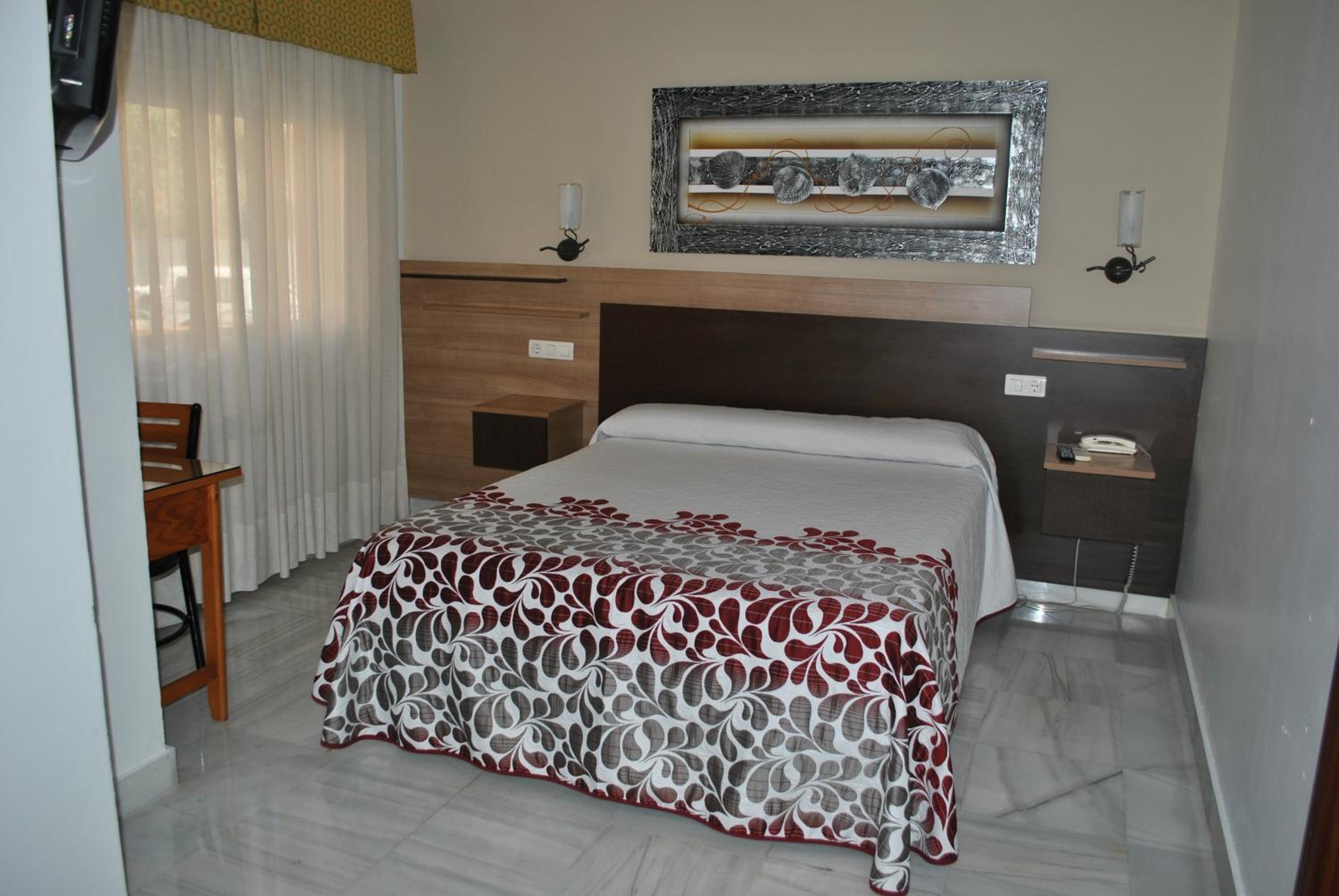 Double or Twin Room - Photo 12