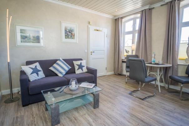 One-Bedroom Apartment thumbnail 6