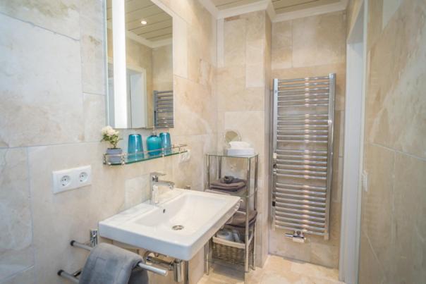 One-Bedroom Apartment thumbnail 5