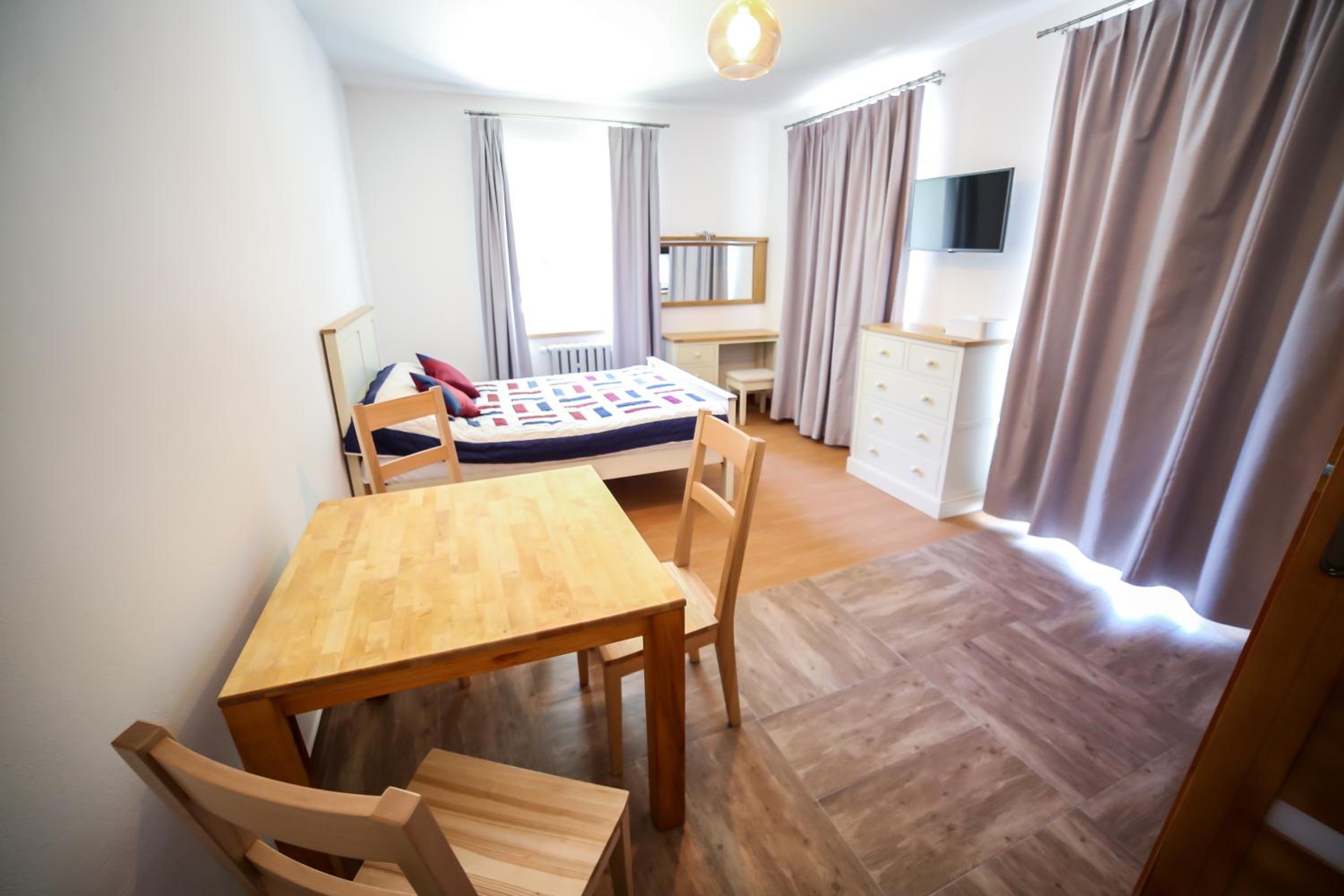 Two-Bedroom Apartment - Photo 2
