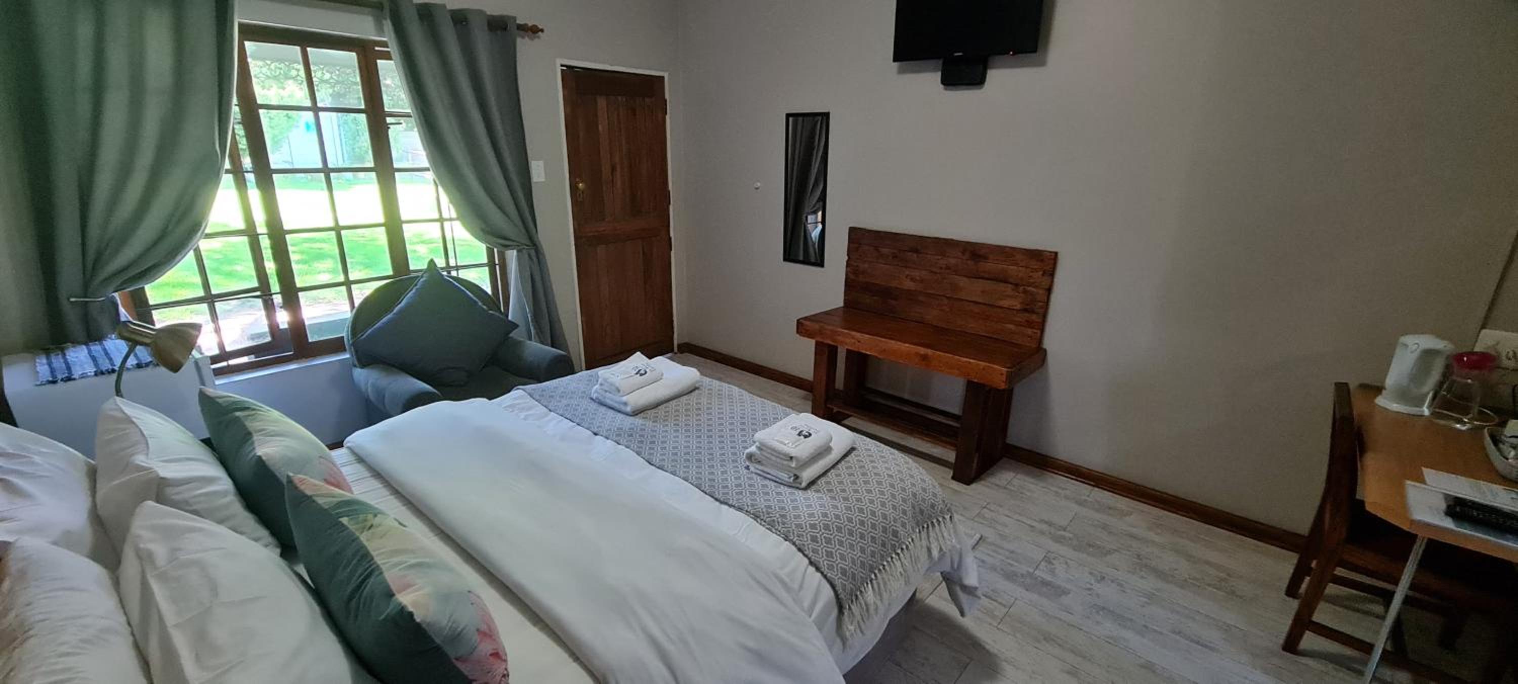 Queen Room with Garden View photo 3