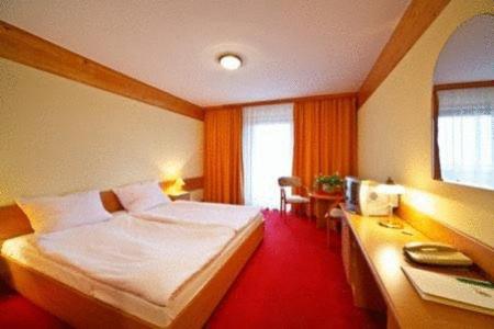 Double or Twin Room - Photo 4