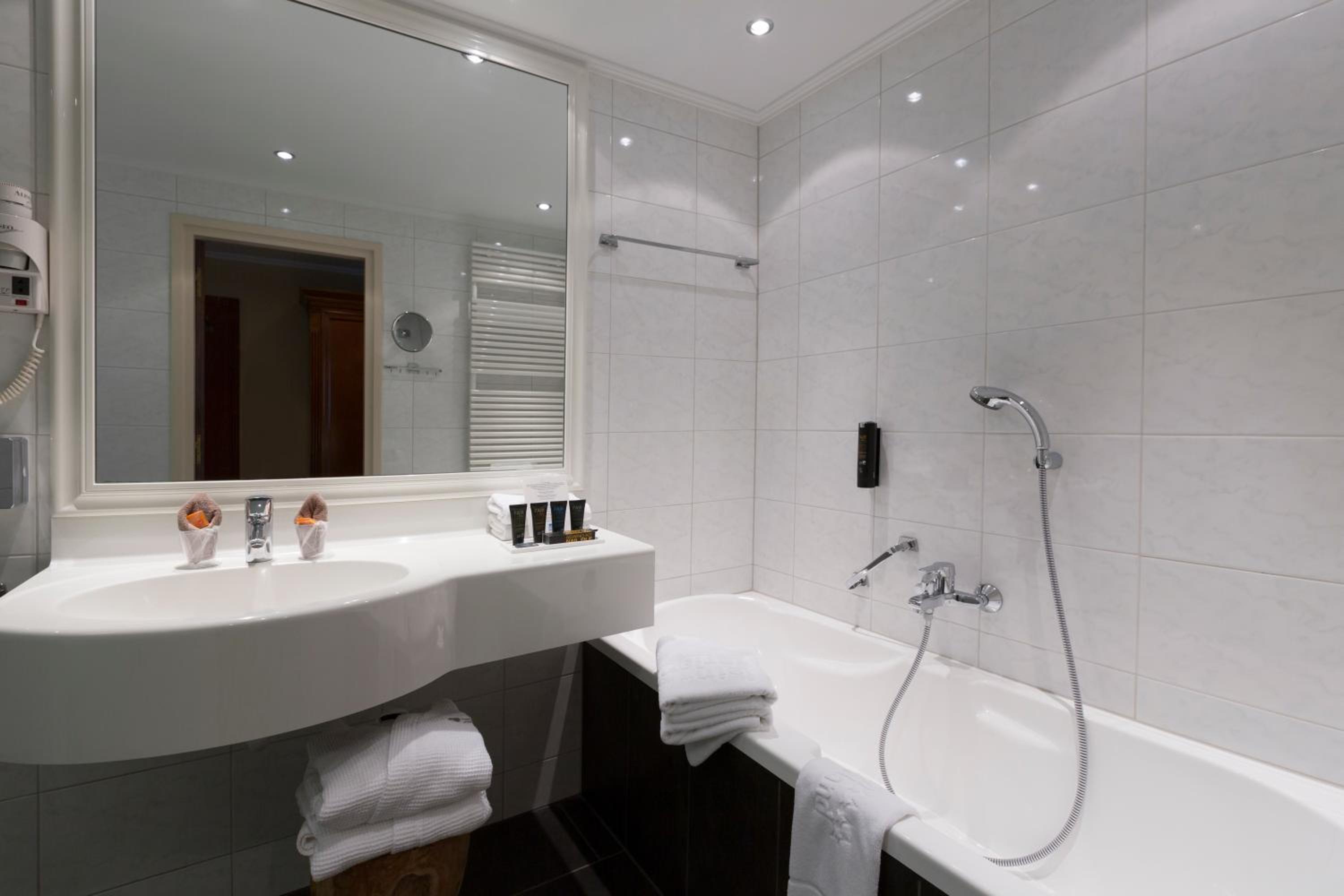 Junior Suite with Terrace - Photo 4