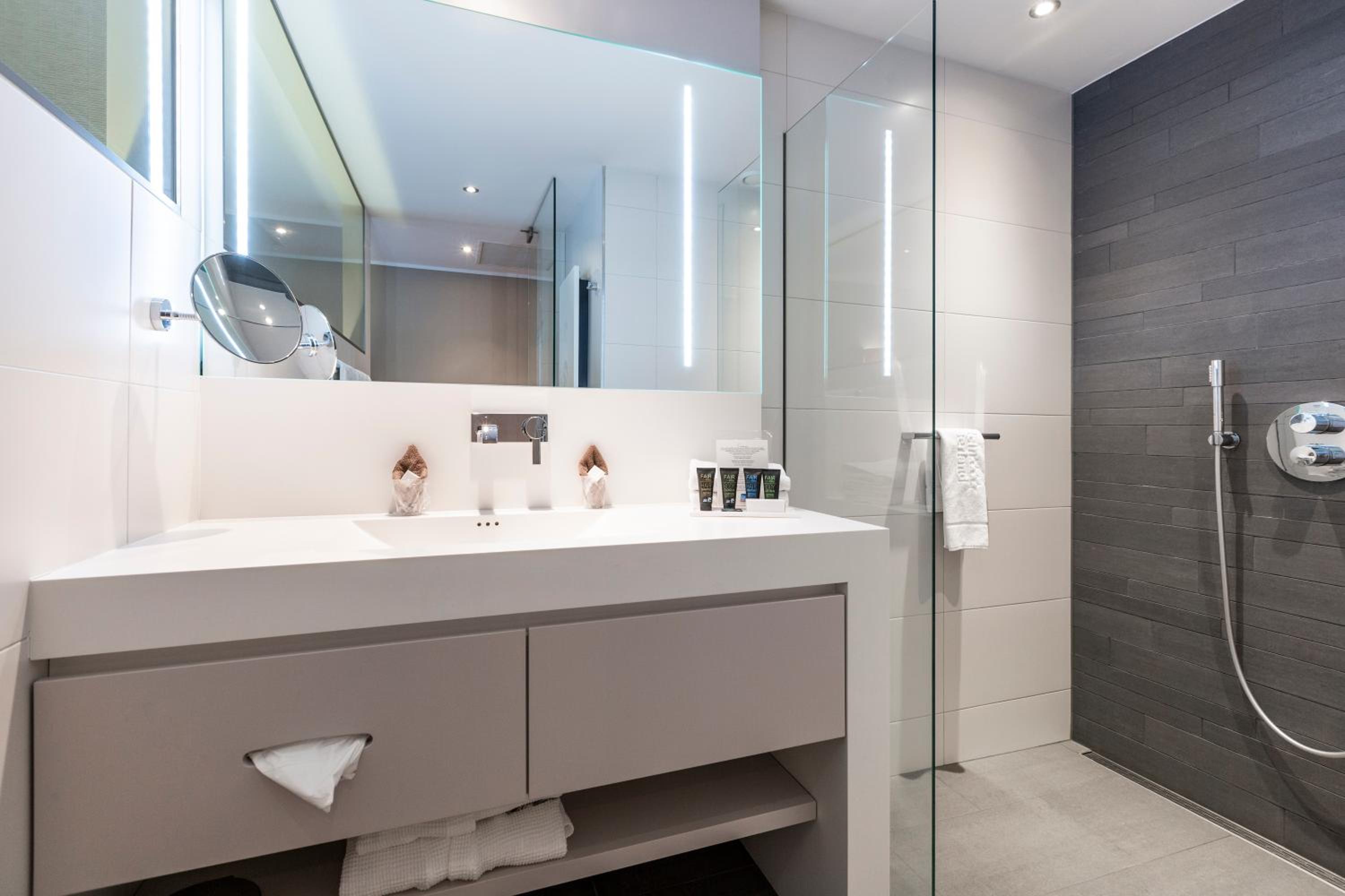 Wellness Suite with Spa Bath and Balcony - Photo 5