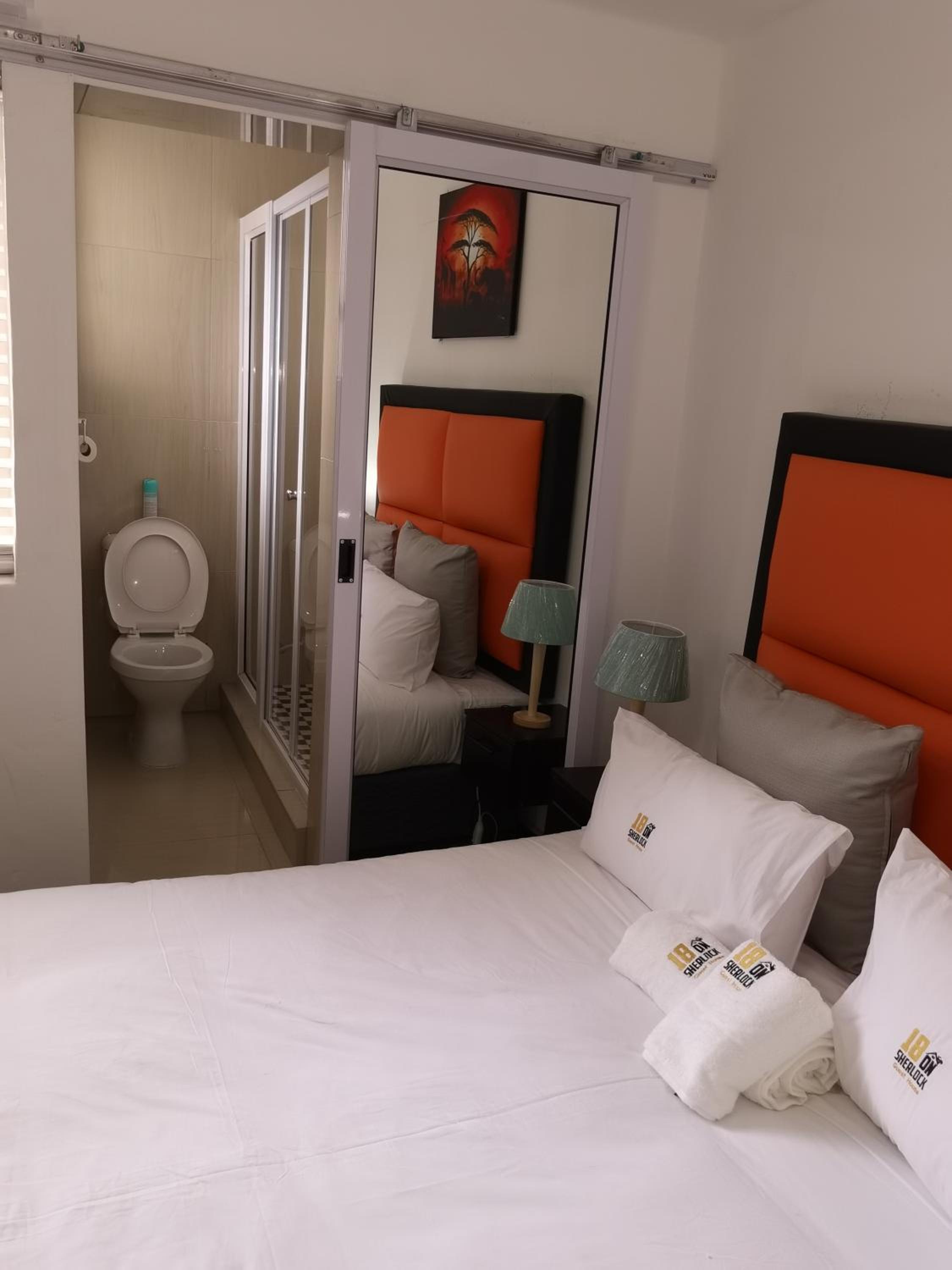 Double Room with Private Bathroom - Photo 4