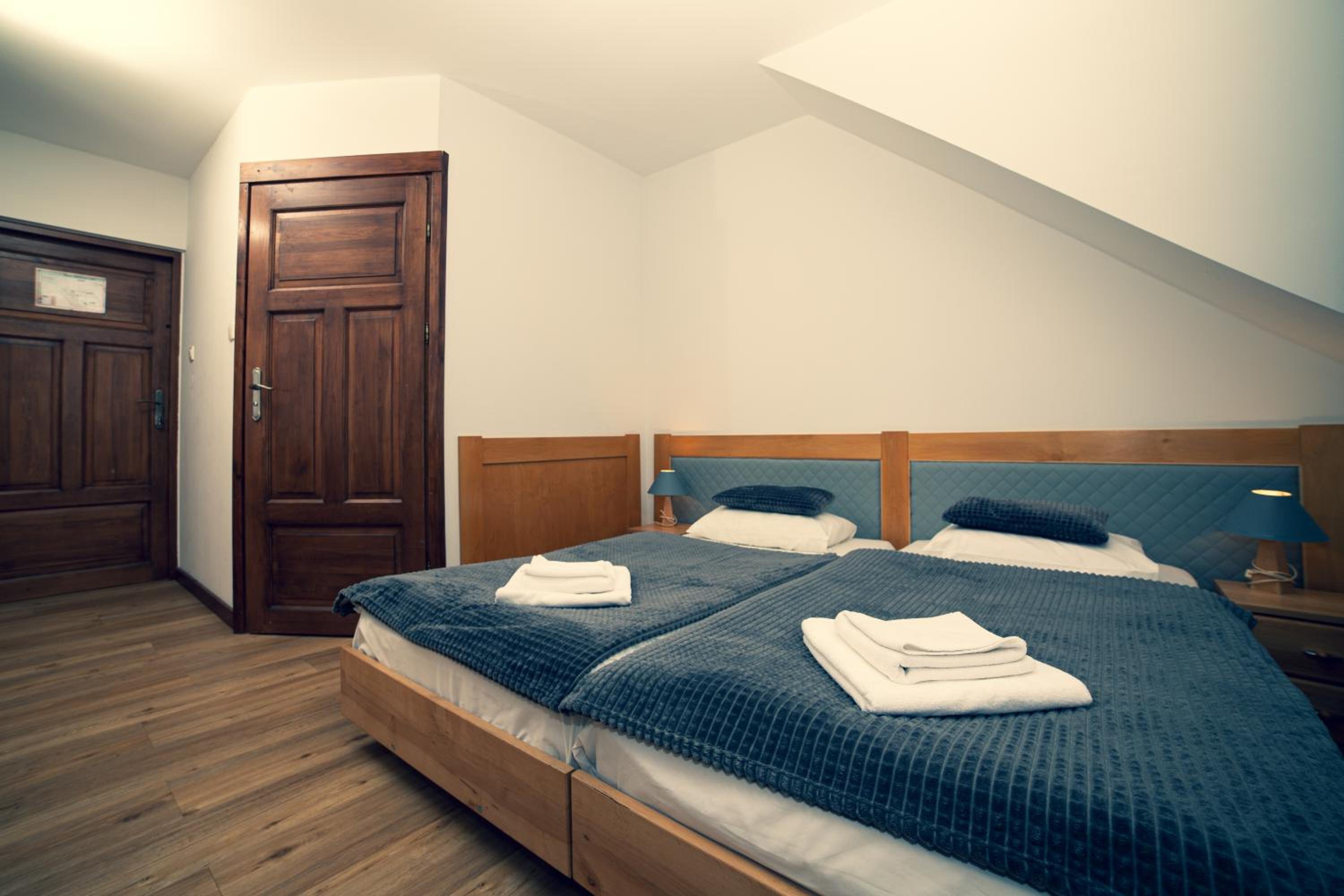 Twin Room - Photo 6