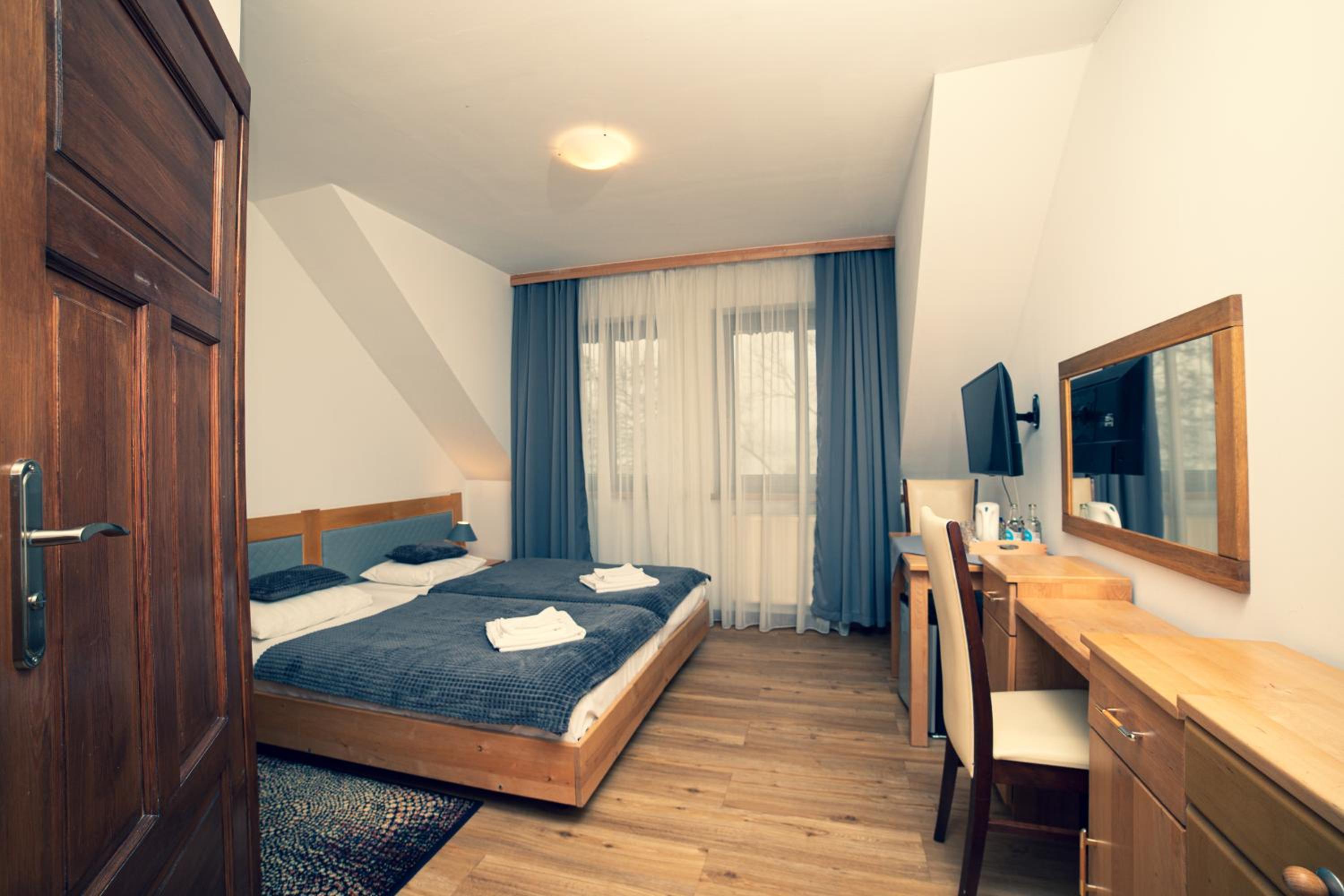 Twin Room - Photo 9