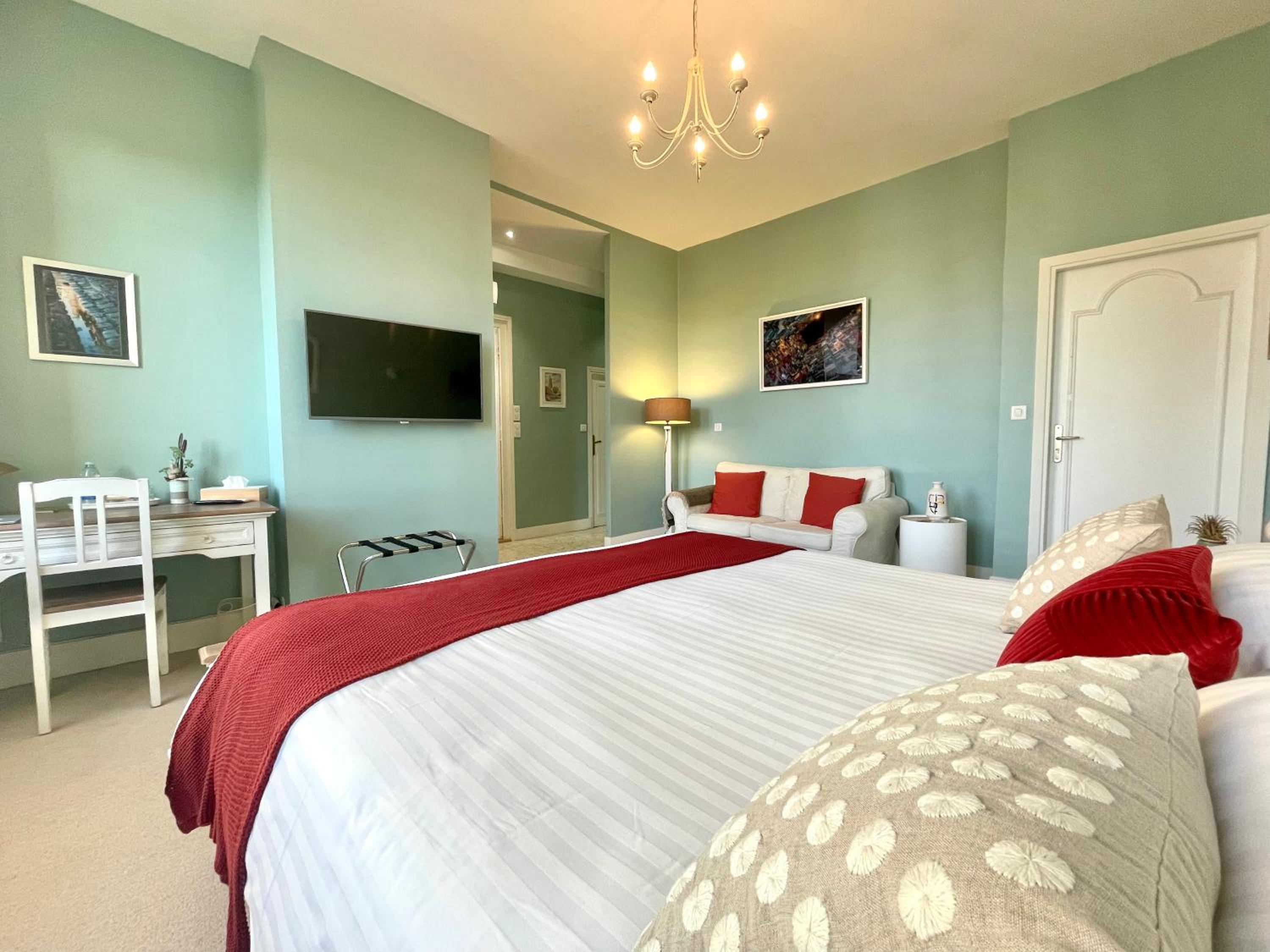 Suite with Garden View photo 3