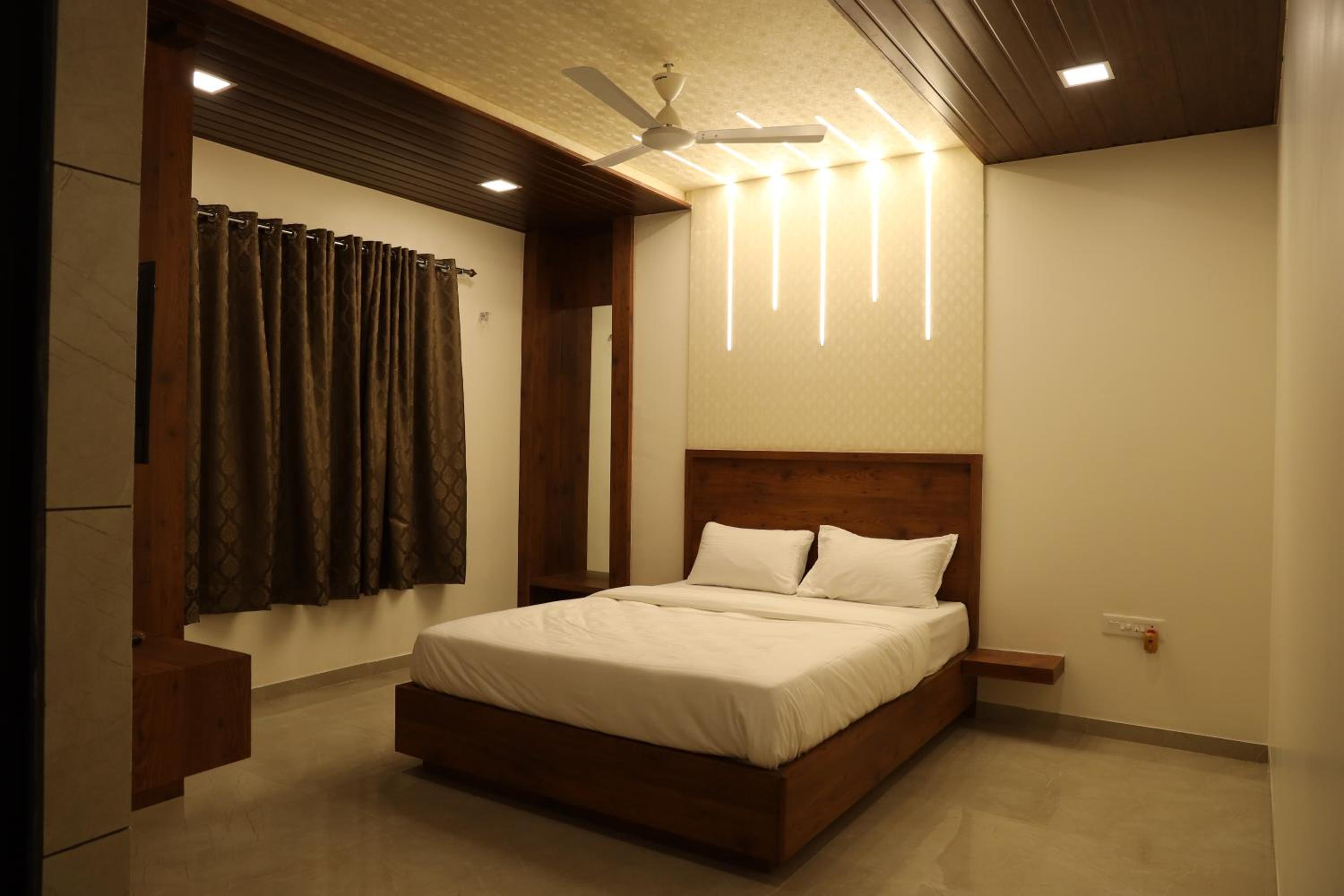 Deluxe Non AC Room - Photo 4