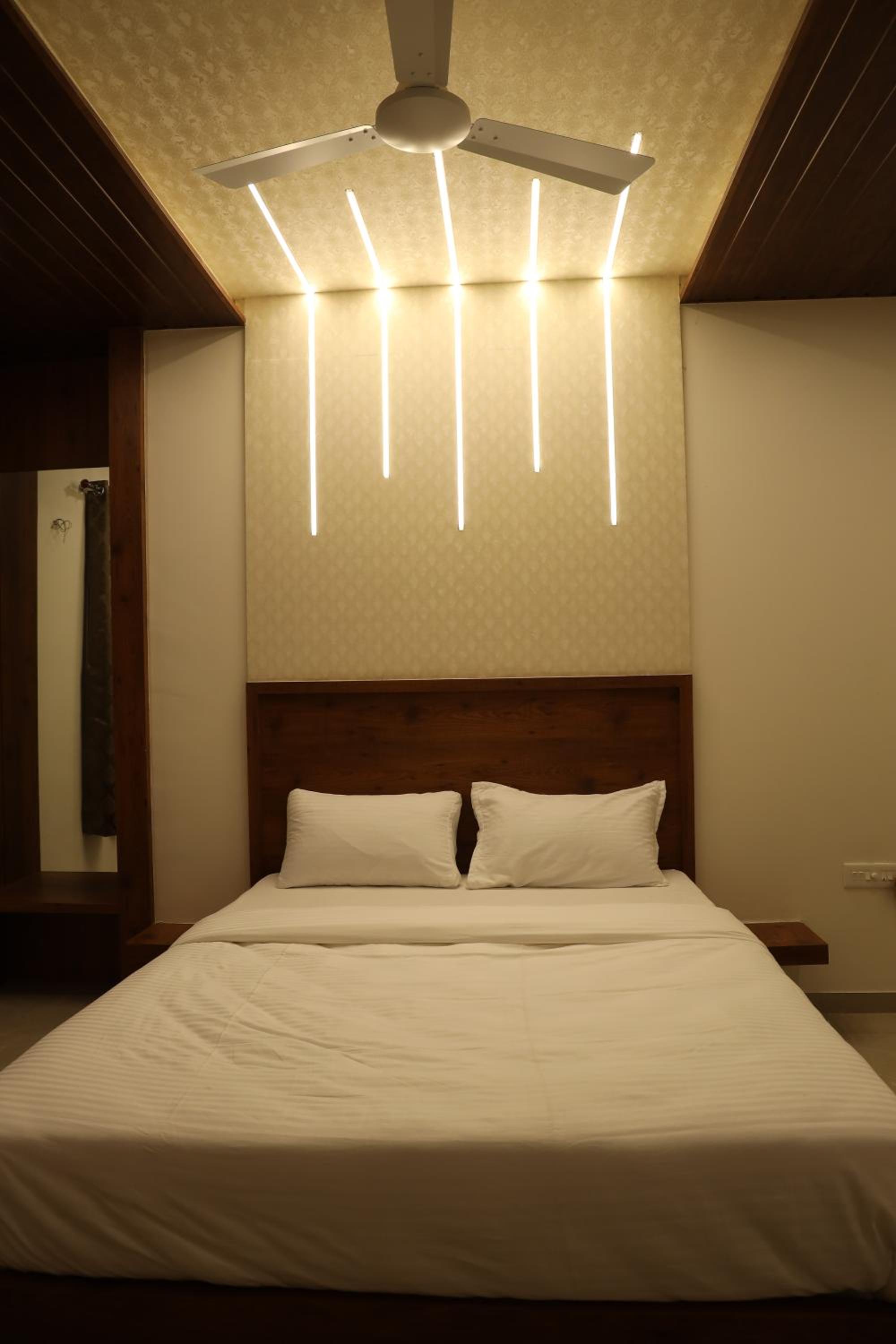 Deluxe Non AC Room - Photo 11