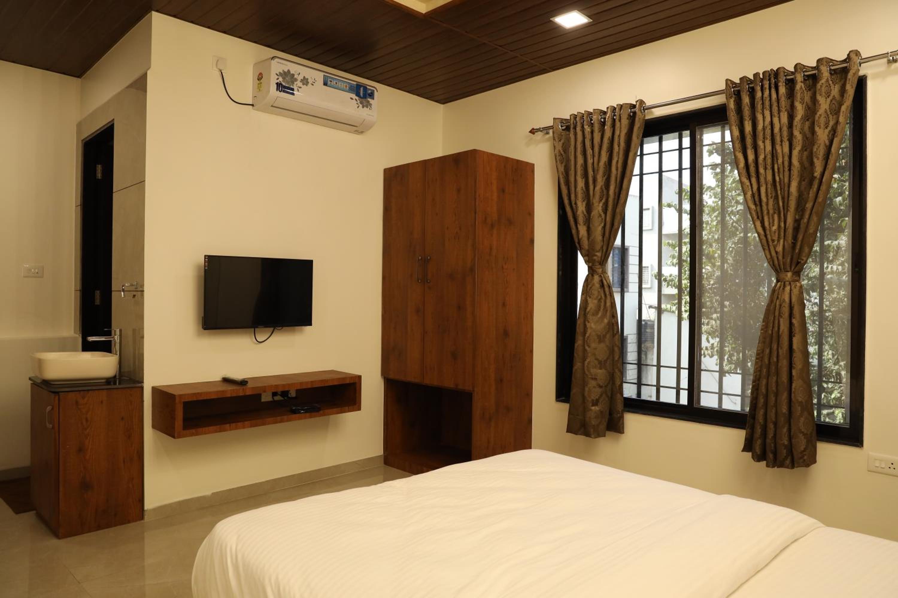 Deluxe Non AC Room - Photo 1