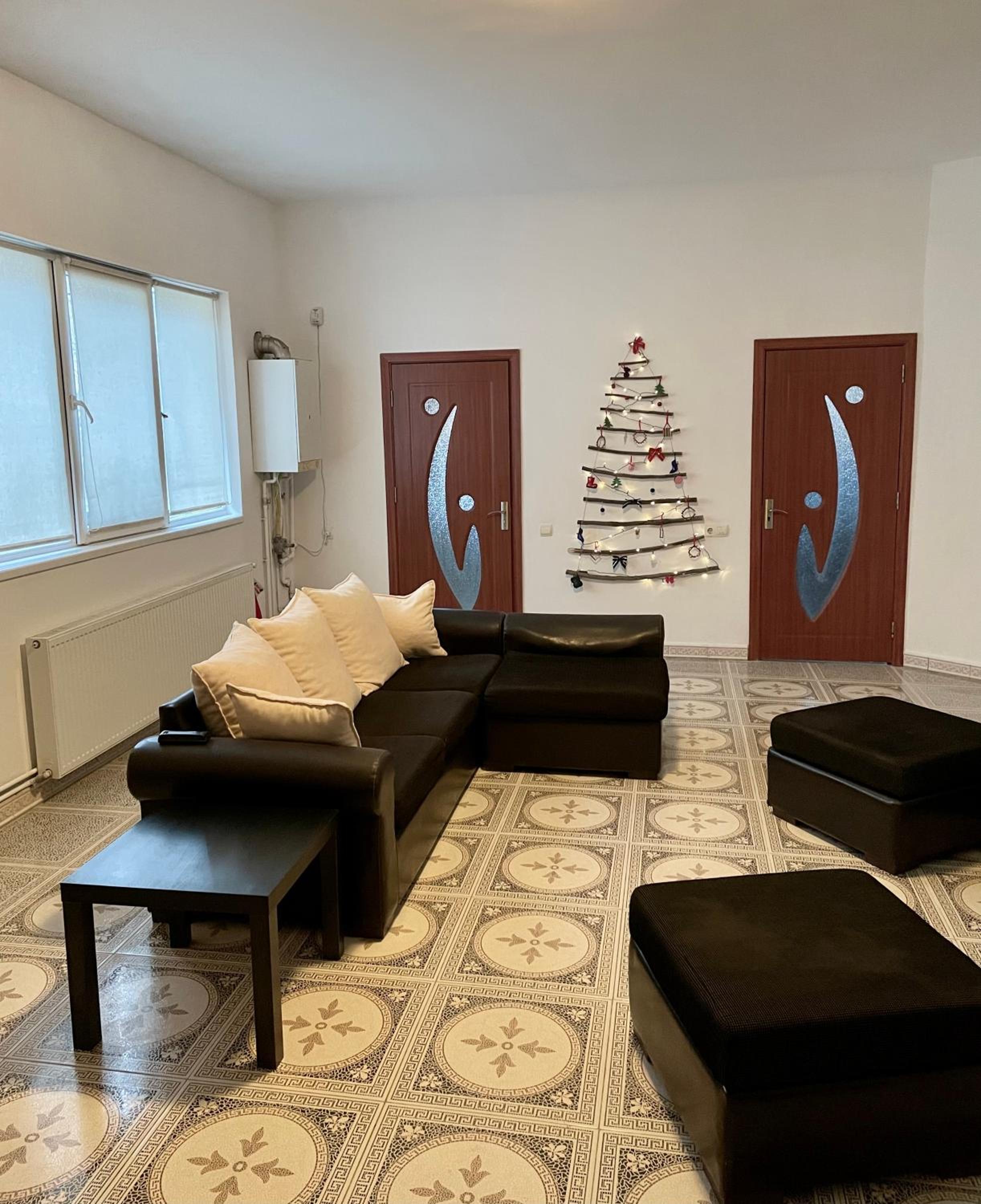 One-Bedroom Apartment - Photo 3