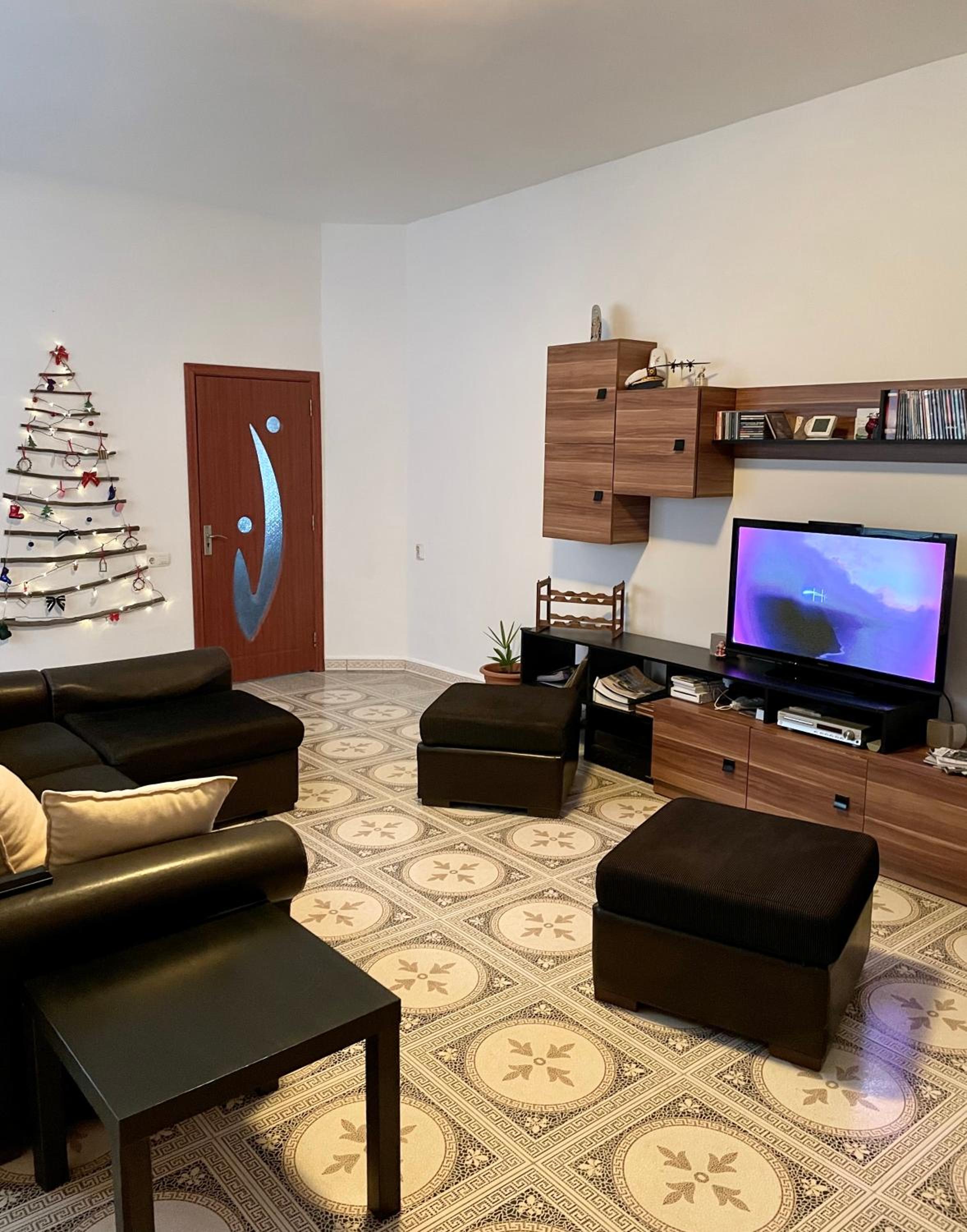 One-Bedroom Apartment - Photo 12