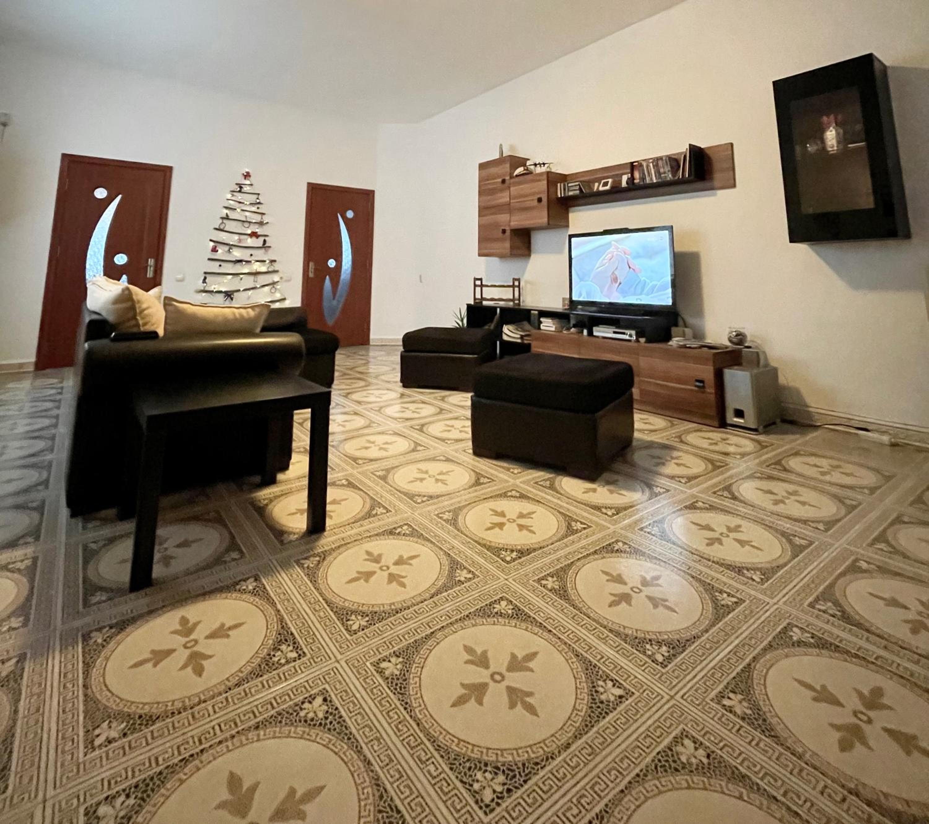 One-Bedroom Apartment - Photo 11