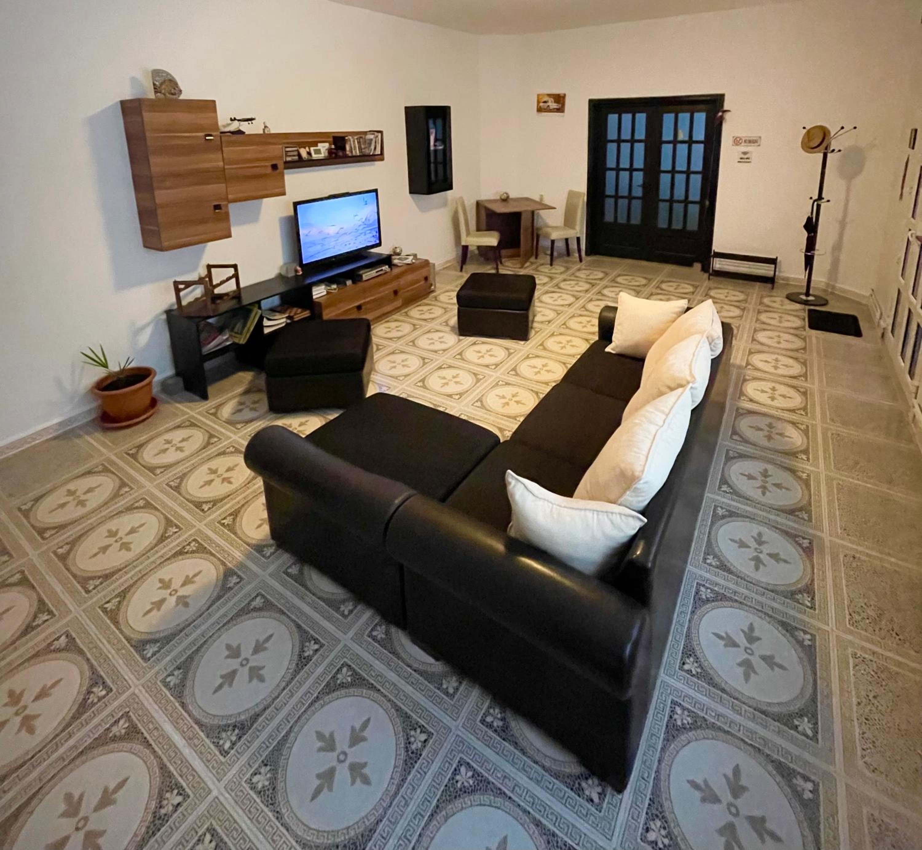 One-Bedroom Apartment - Photo 10