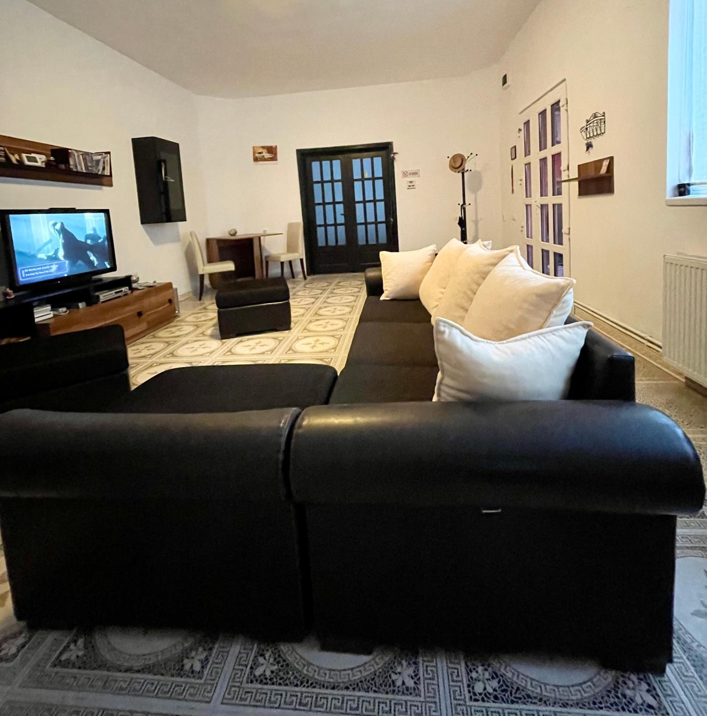 One-Bedroom Apartment - Photo 9