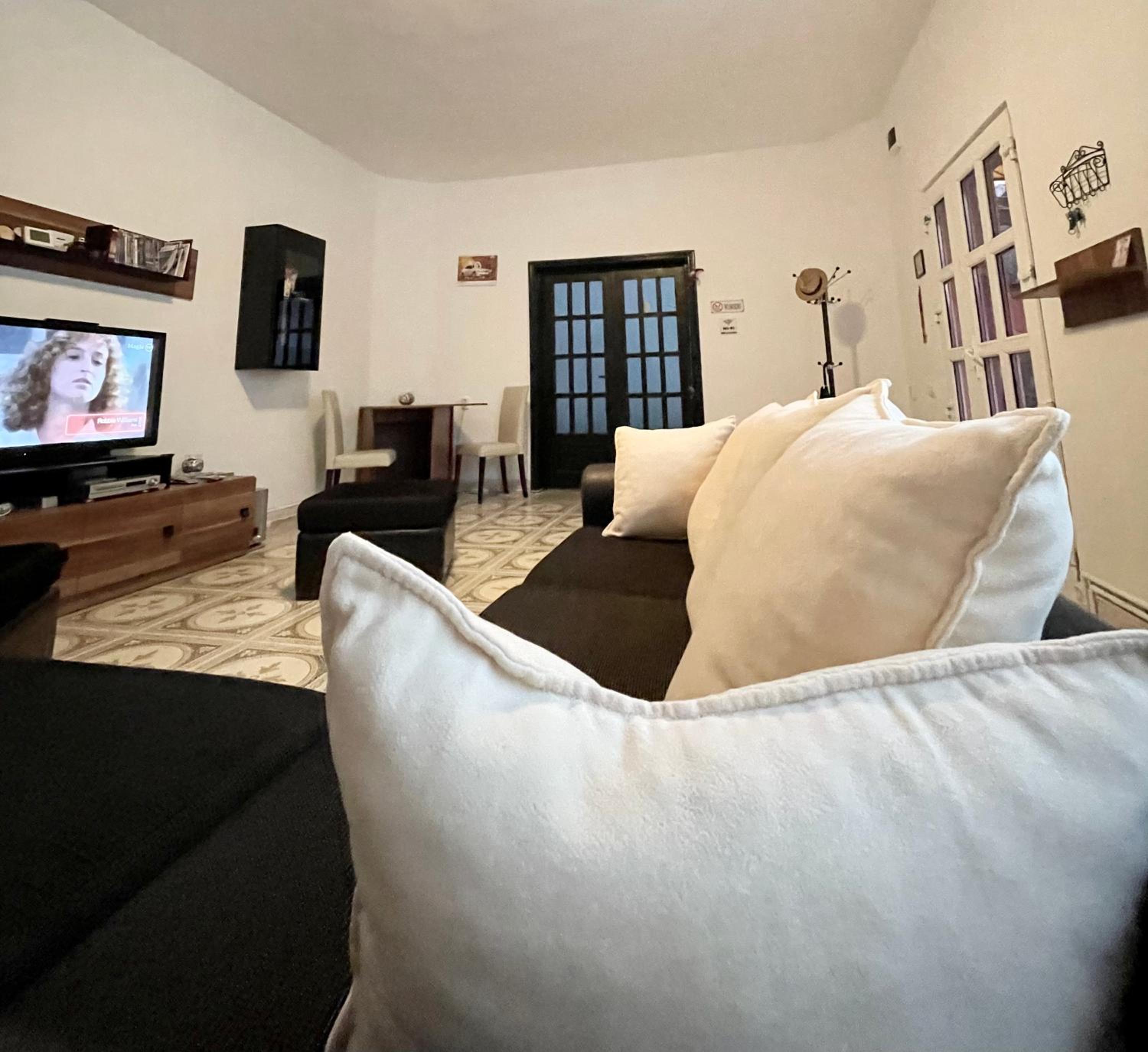 One-Bedroom Apartment - Photo 1