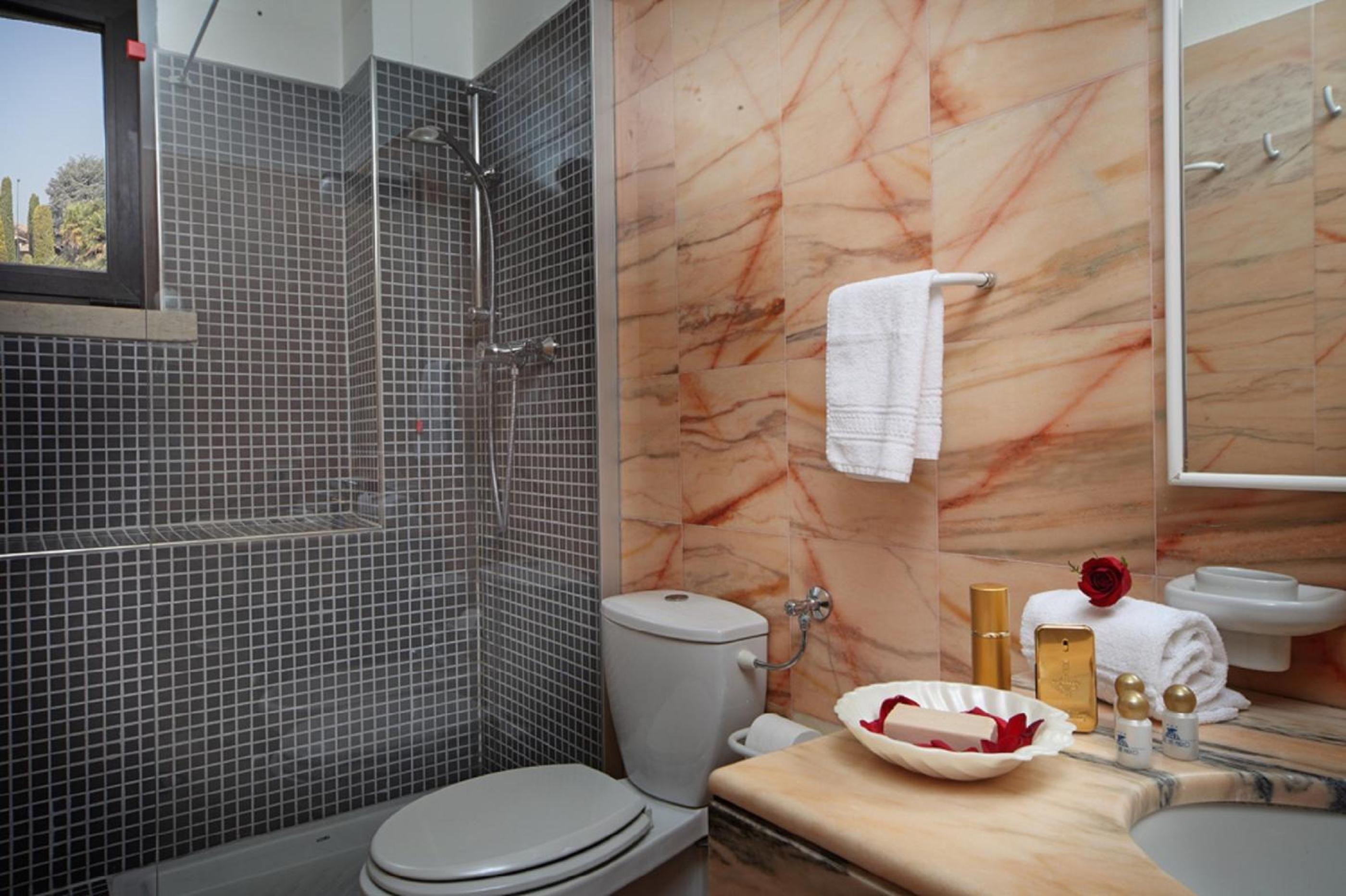 Double or Twin Room - Photo 3