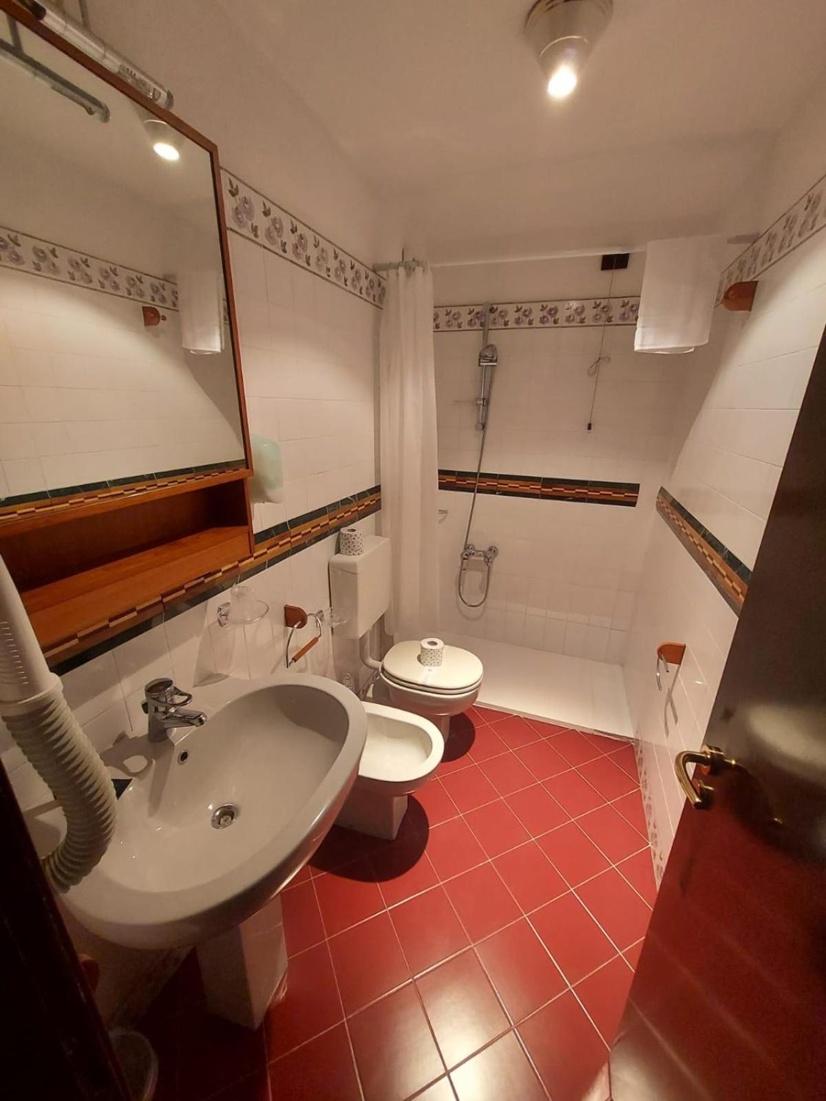 Classic Quadruple Room - Photo 5
