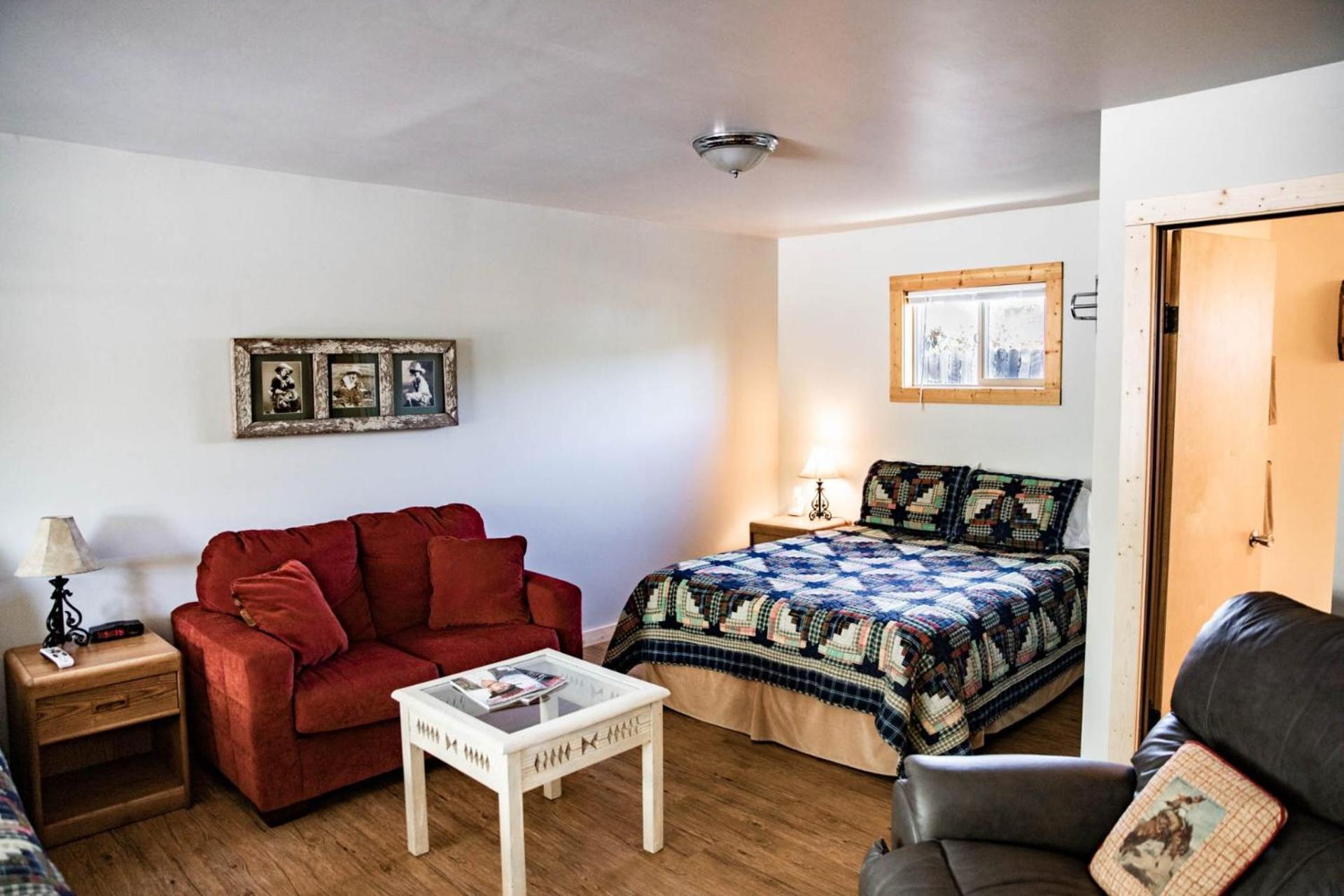 Suite - Photo 3