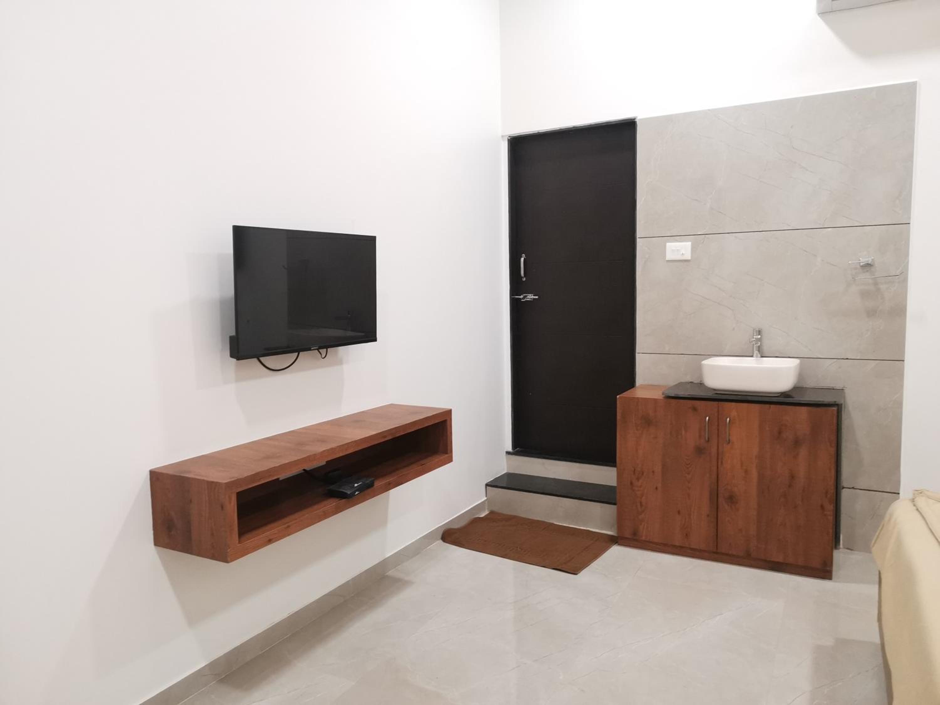 Deluxe Non AC Room - Photo 10