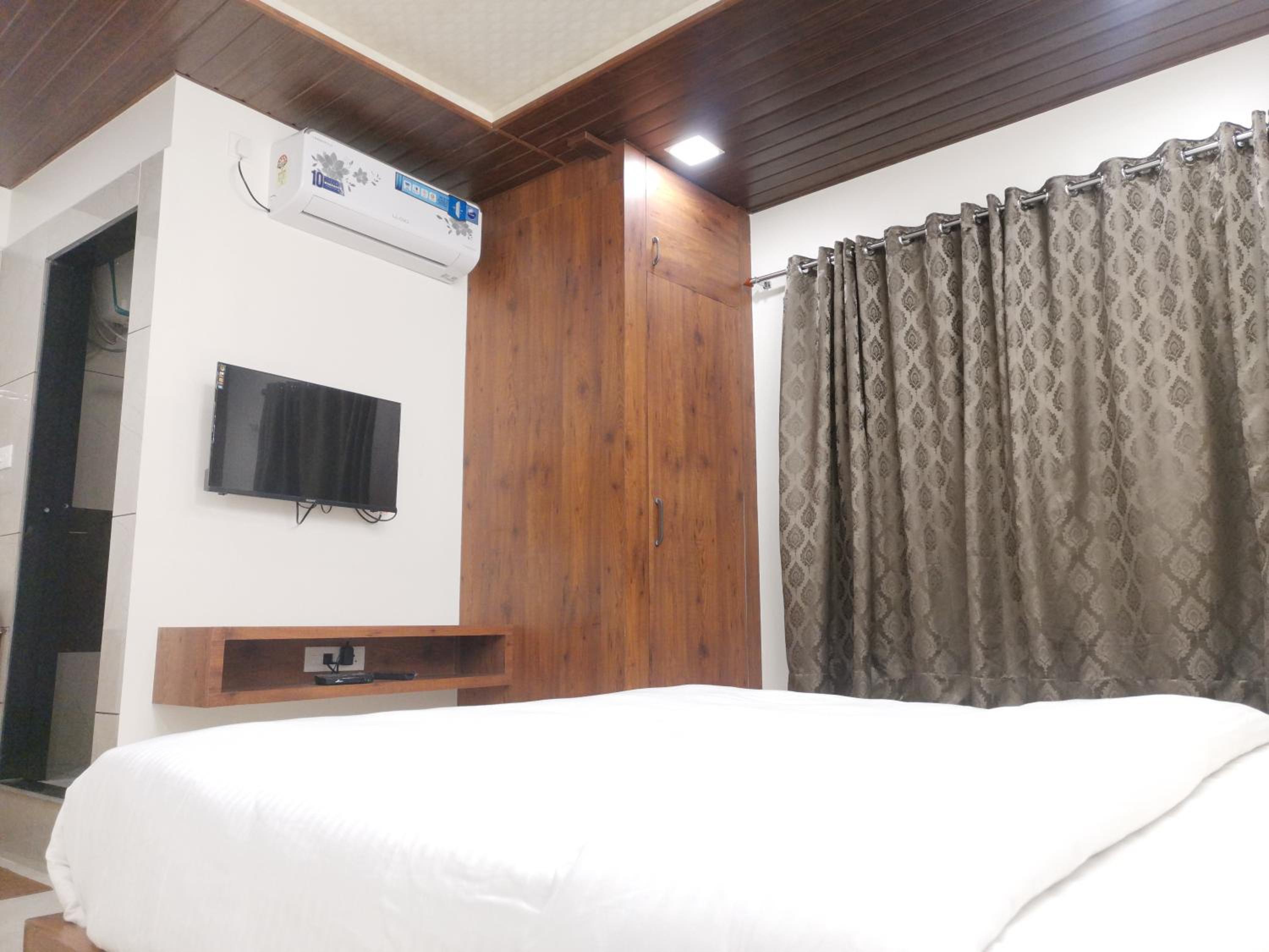 Deluxe Non AC Room - Photo 6