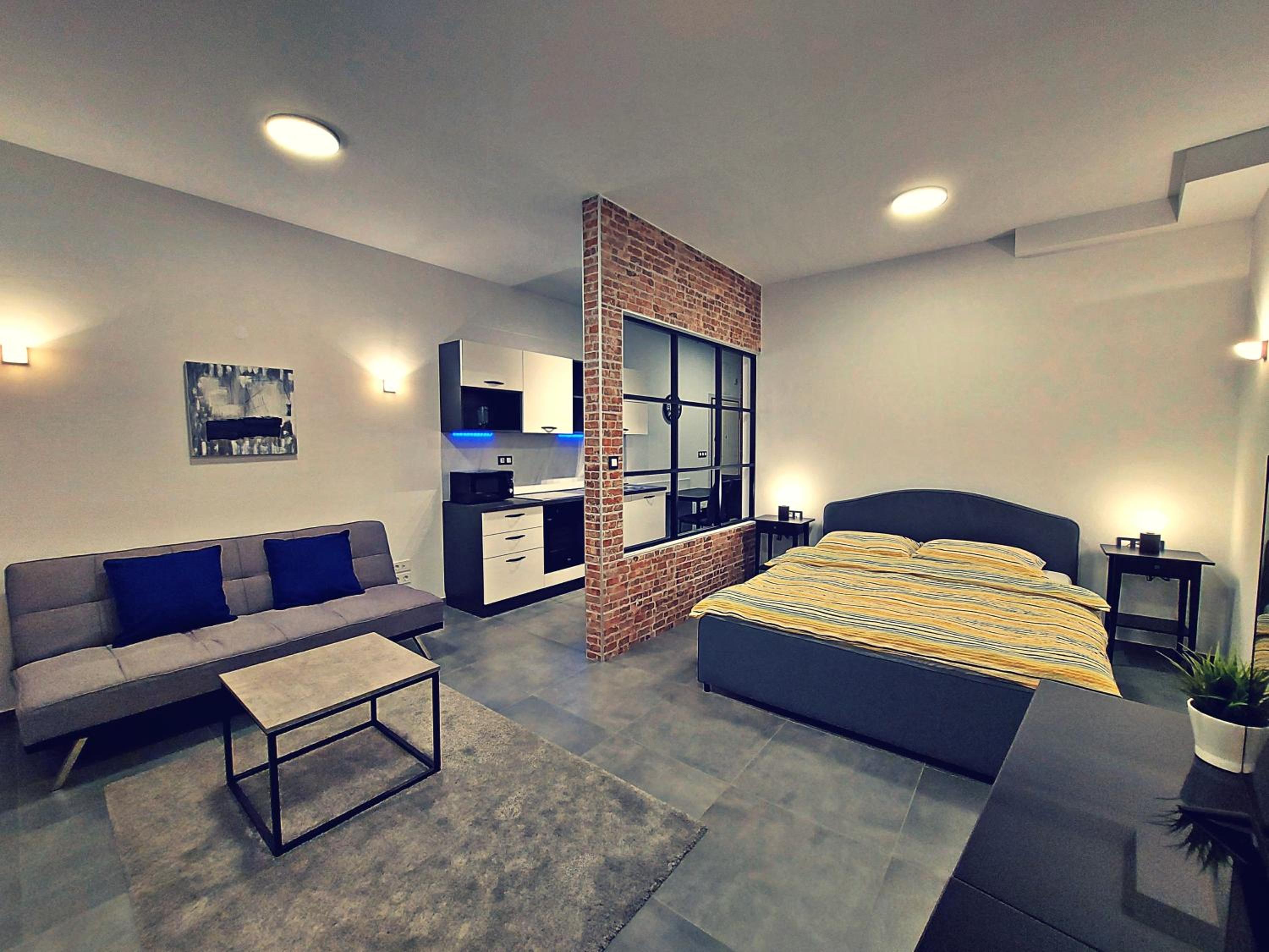 Deluxe Studio