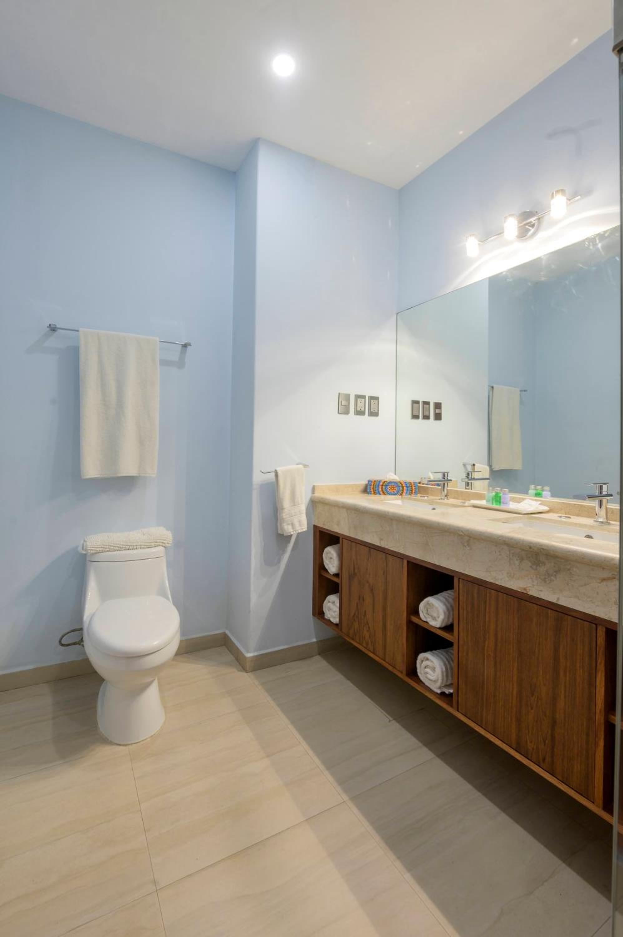 Standard Suite - Photo 6