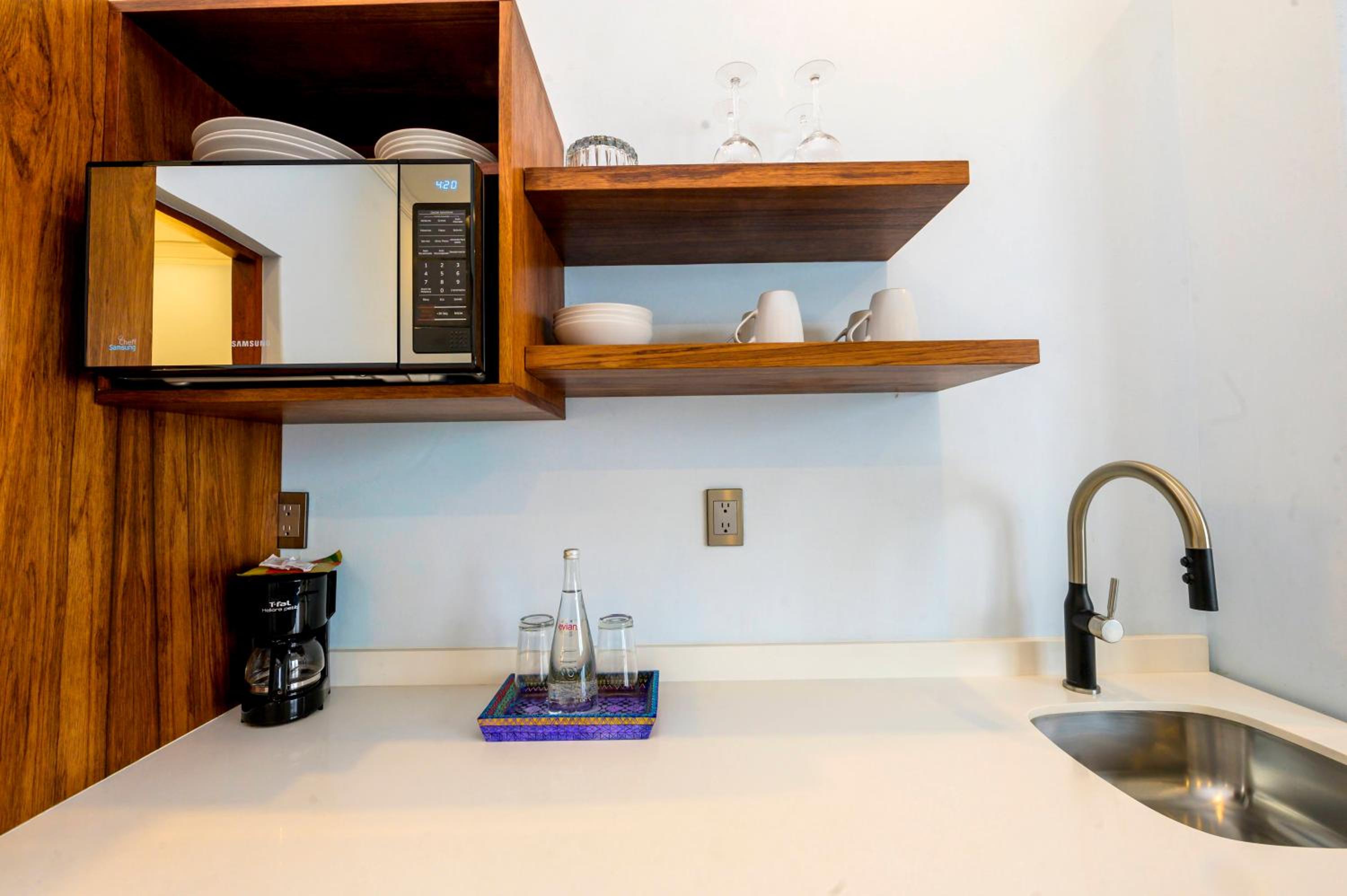 Standard Suite - Photo 5