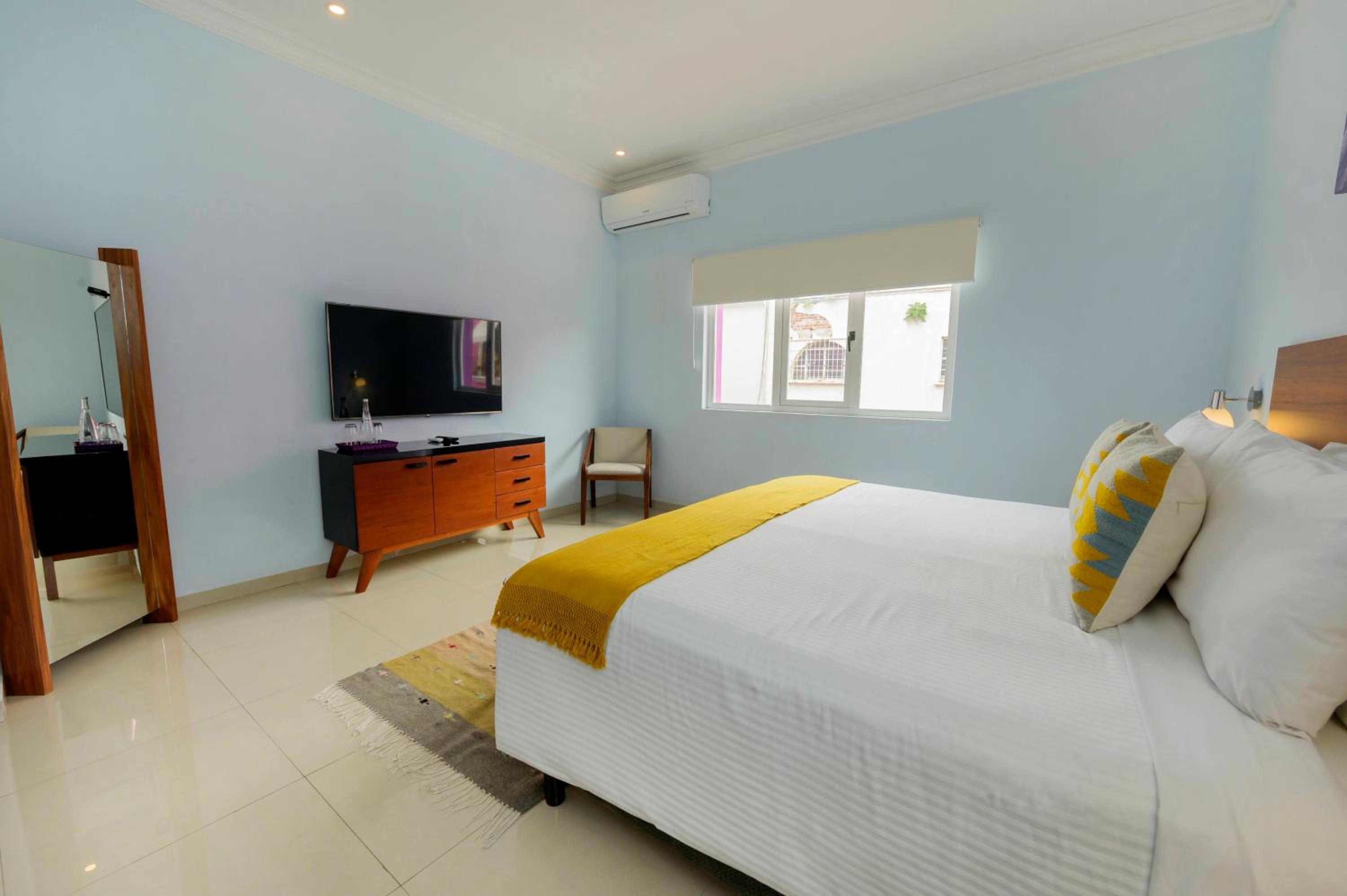 Deluxe Suite - Photo 11