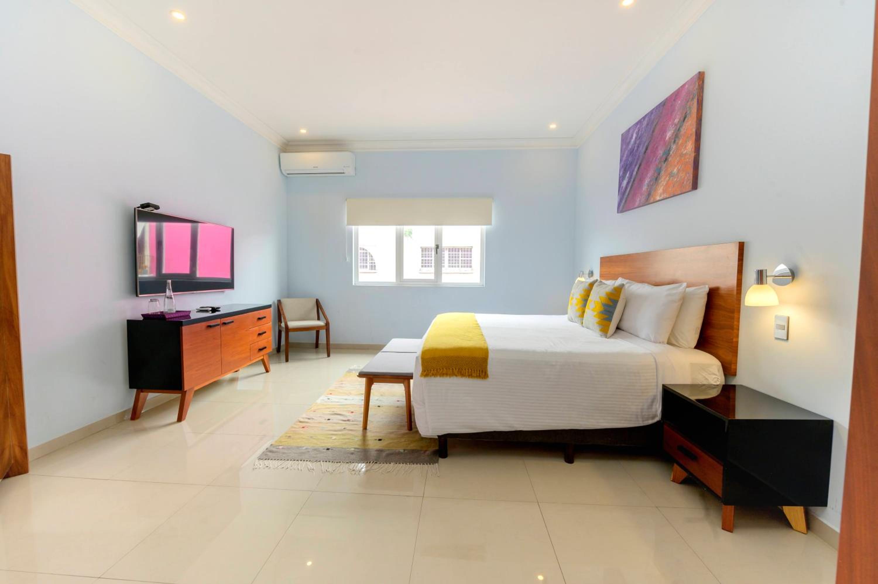 Deluxe Suite - Photo 8